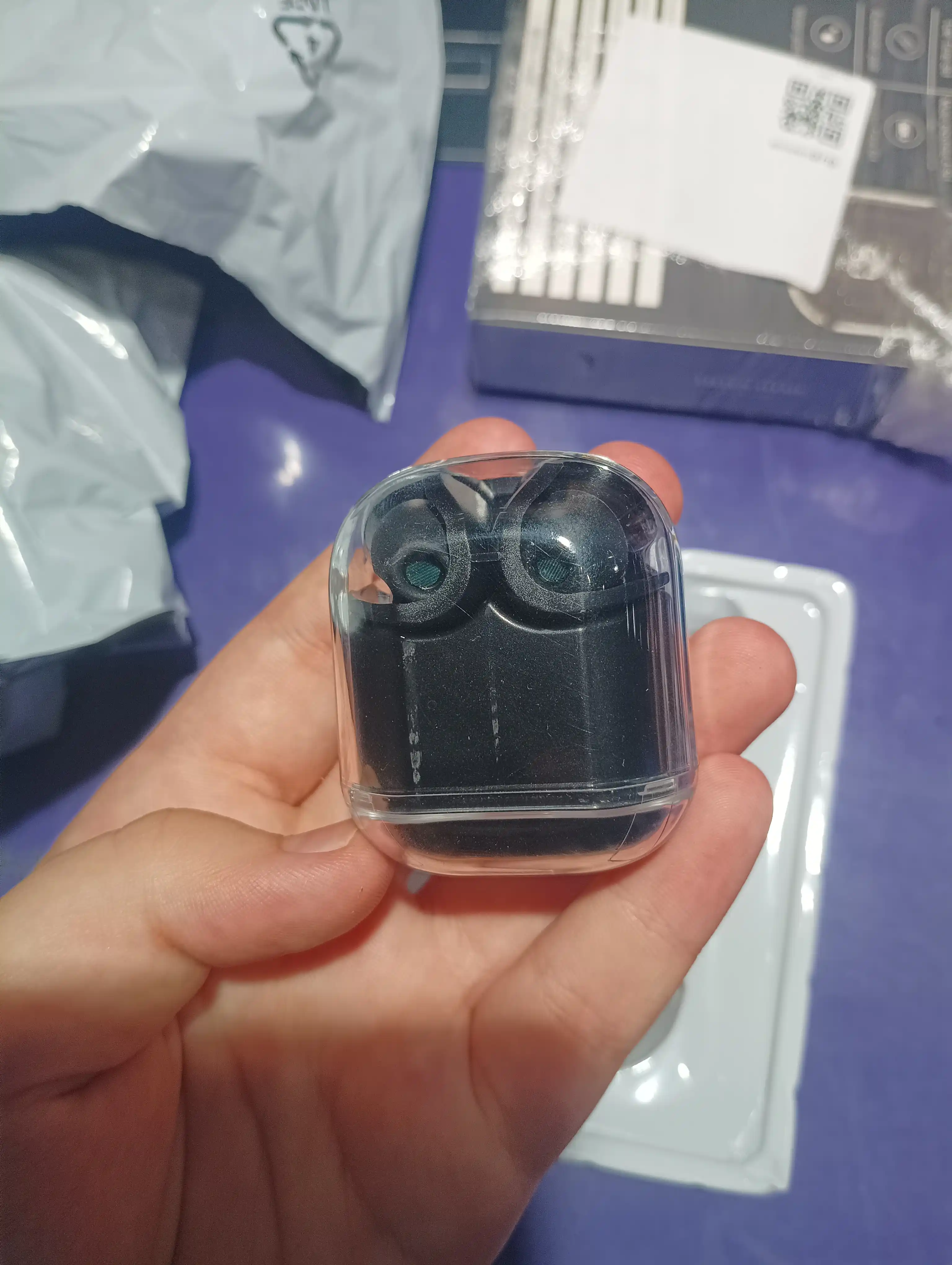 Беспроводные наушники с дисплеем, микрофоном и шумоподавлением – Bluetooth 5.3 в кейсе