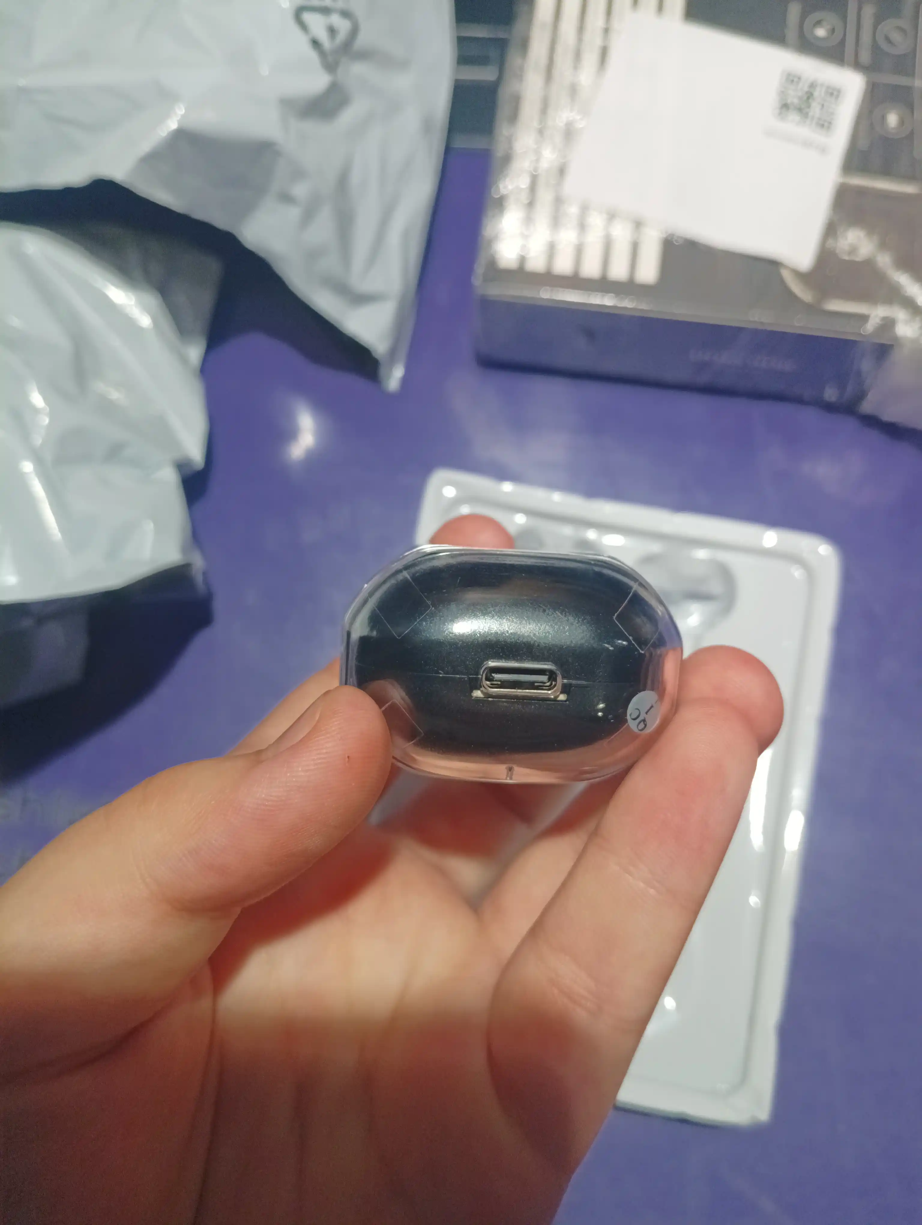Беспроводные наушники с дисплеем, микрофоном и шумоподавлением – Bluetooth 5.3 в кейсе