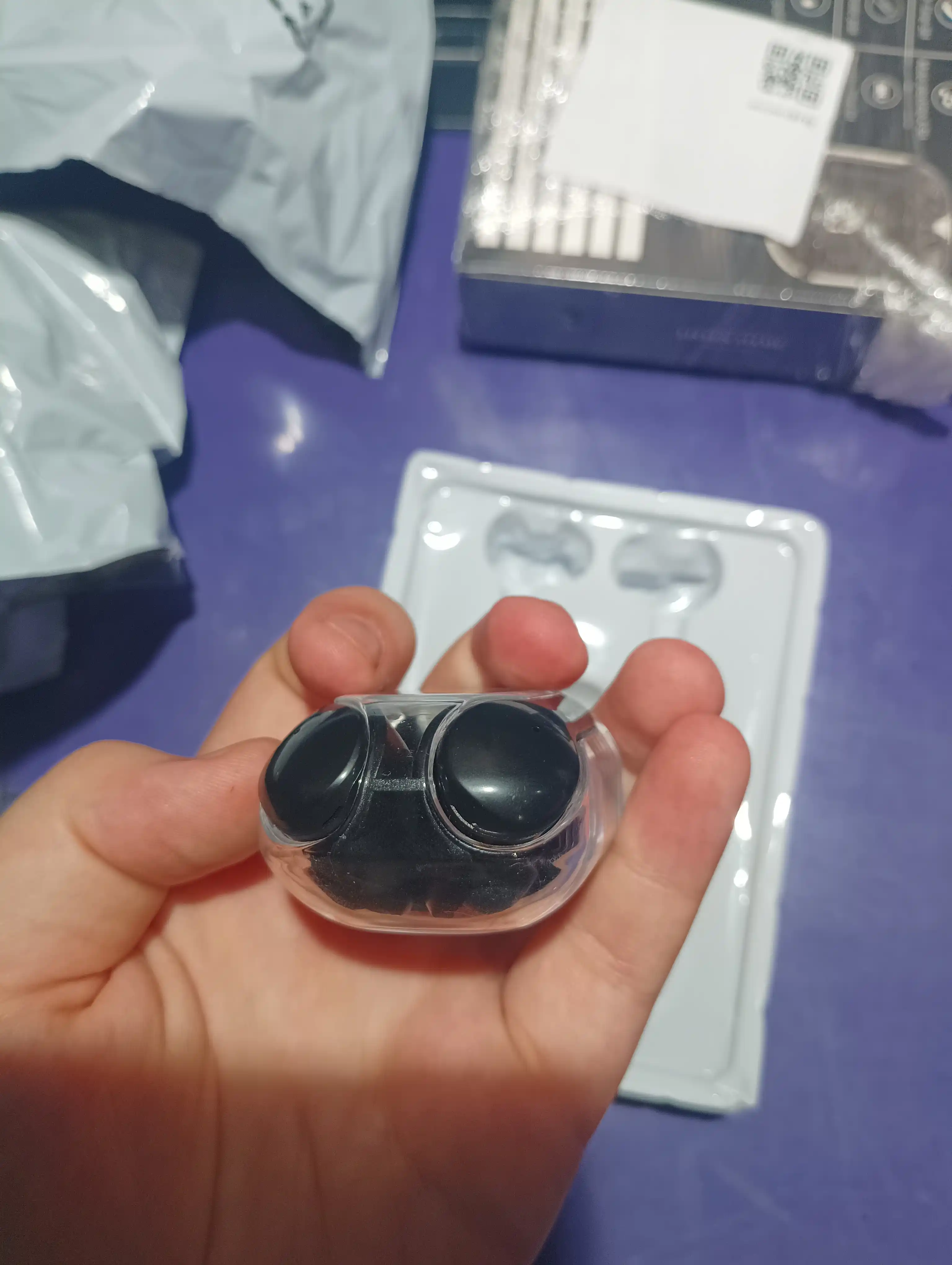 Беспроводные наушники с дисплеем, микрофоном и шумоподавлением – Bluetooth 5.3 в кейсе