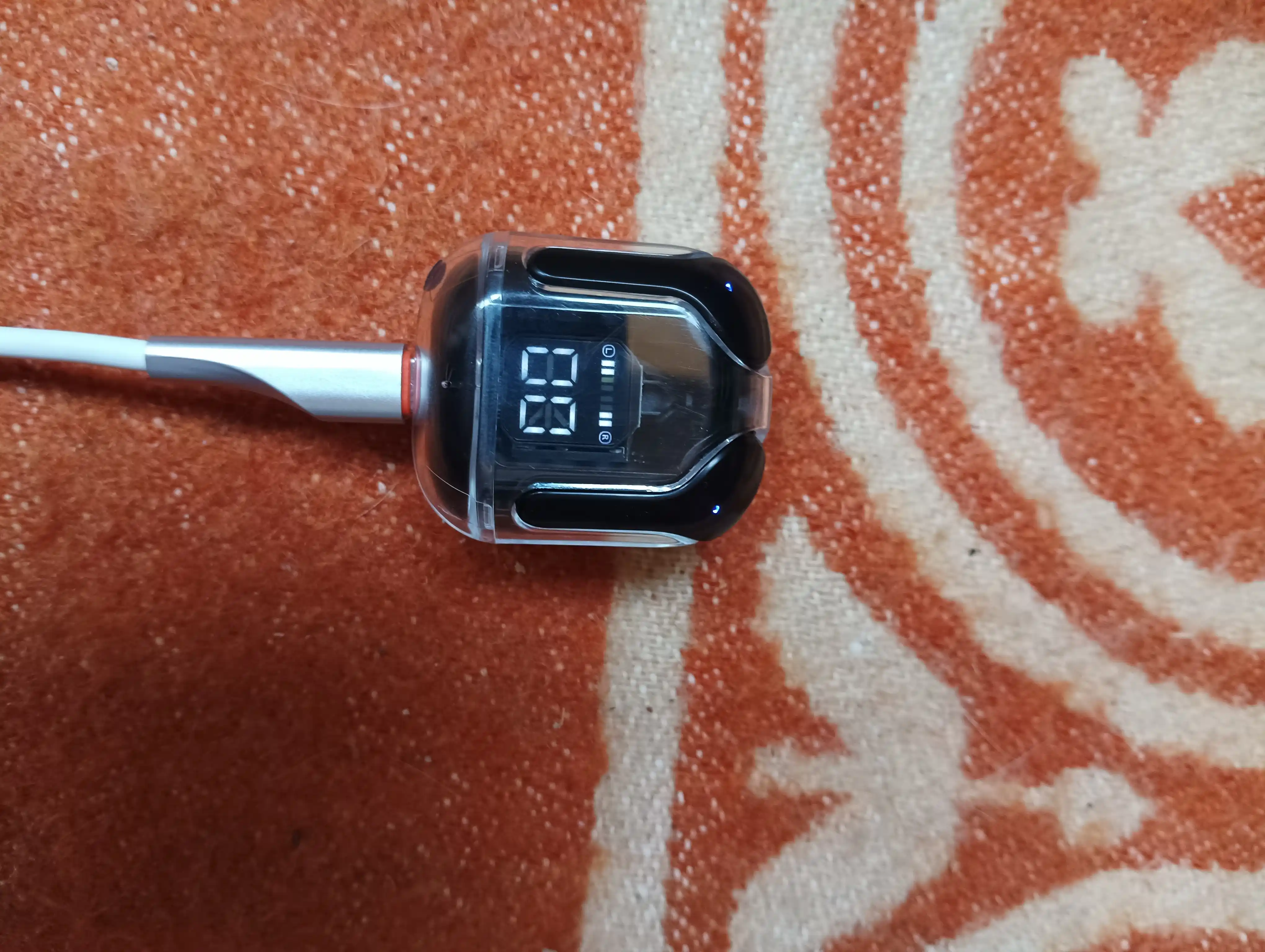 Беспроводные наушники с дисплеем, микрофоном и шумоподавлением – Bluetooth 5.3 в кейсе