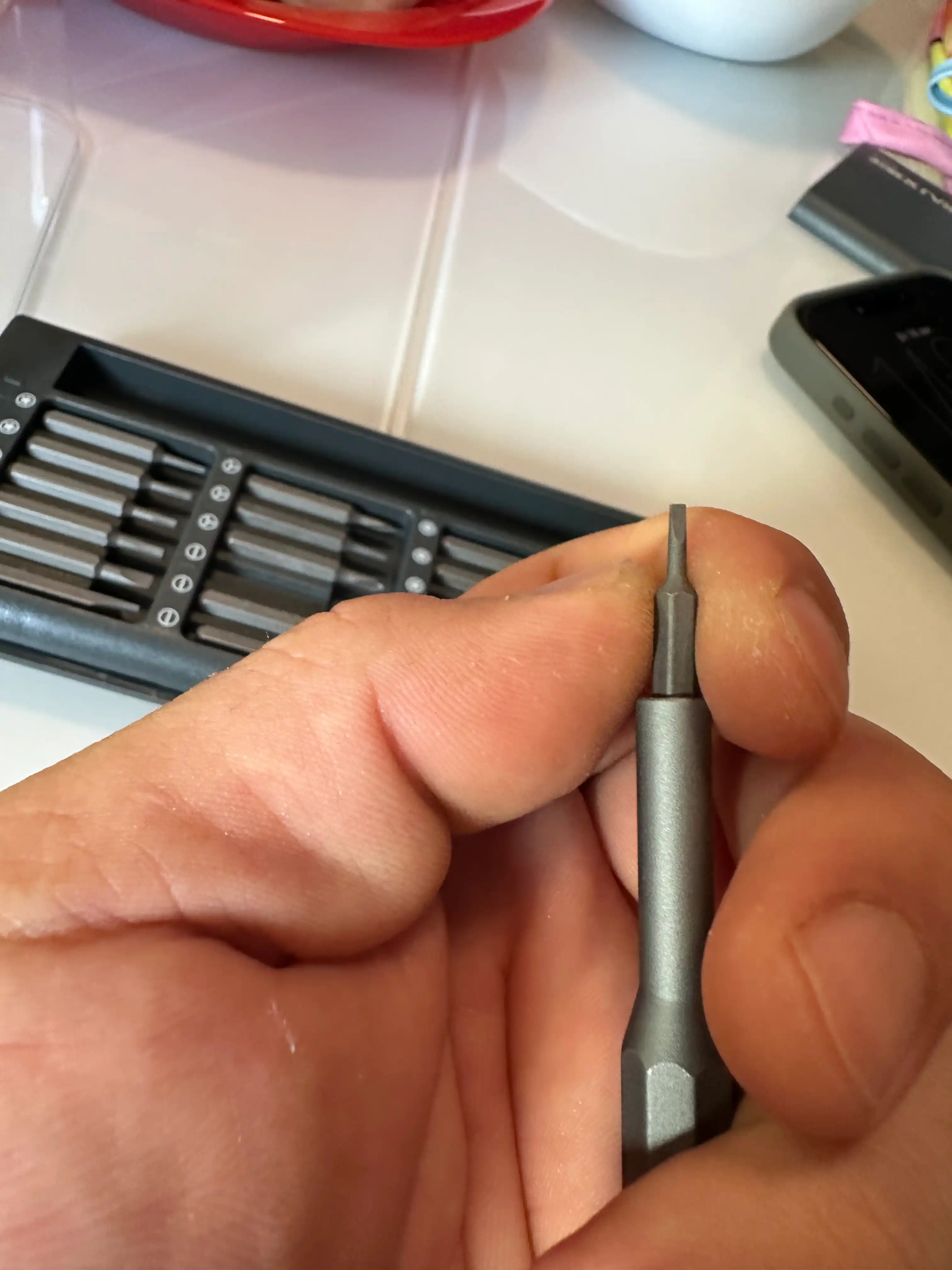 Tornavidalar to'plami, telefon va elektron uskunalarni ta'mirlash uchun bit