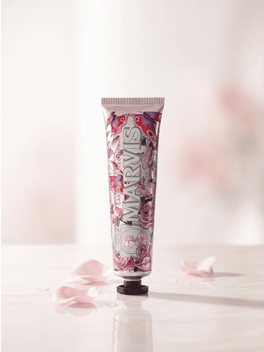 Marvis Kissing Rose — премиальная зубная паста с болгарской розой и мятой, 75 мл