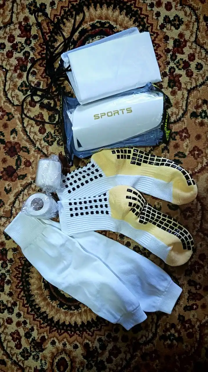Futbol anjomlari to'plami, 7 tasi 1 da, 5 tasi 1 da, getra, paypoq, qalqon, sumka, teyp