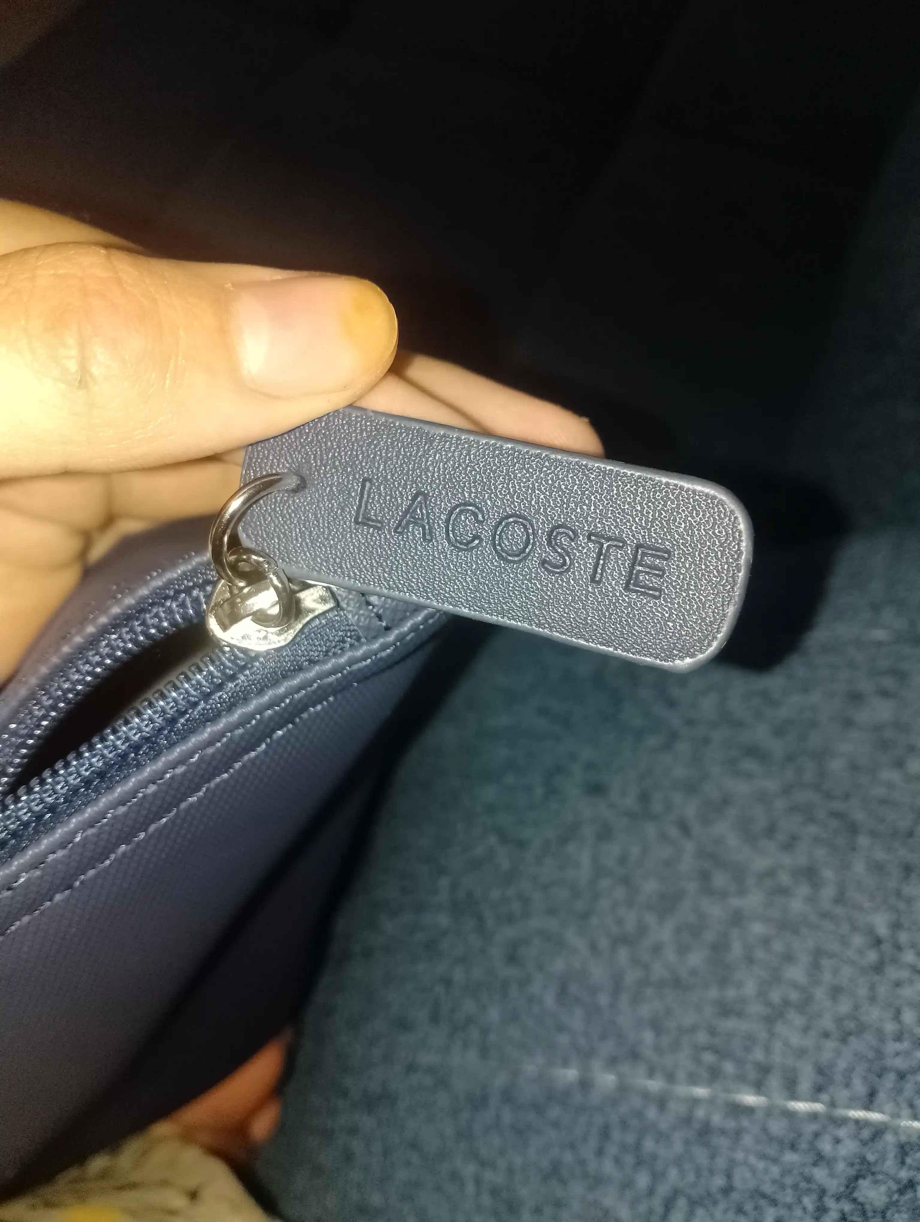 Ayollar uchun sumka Lacoste uslubida