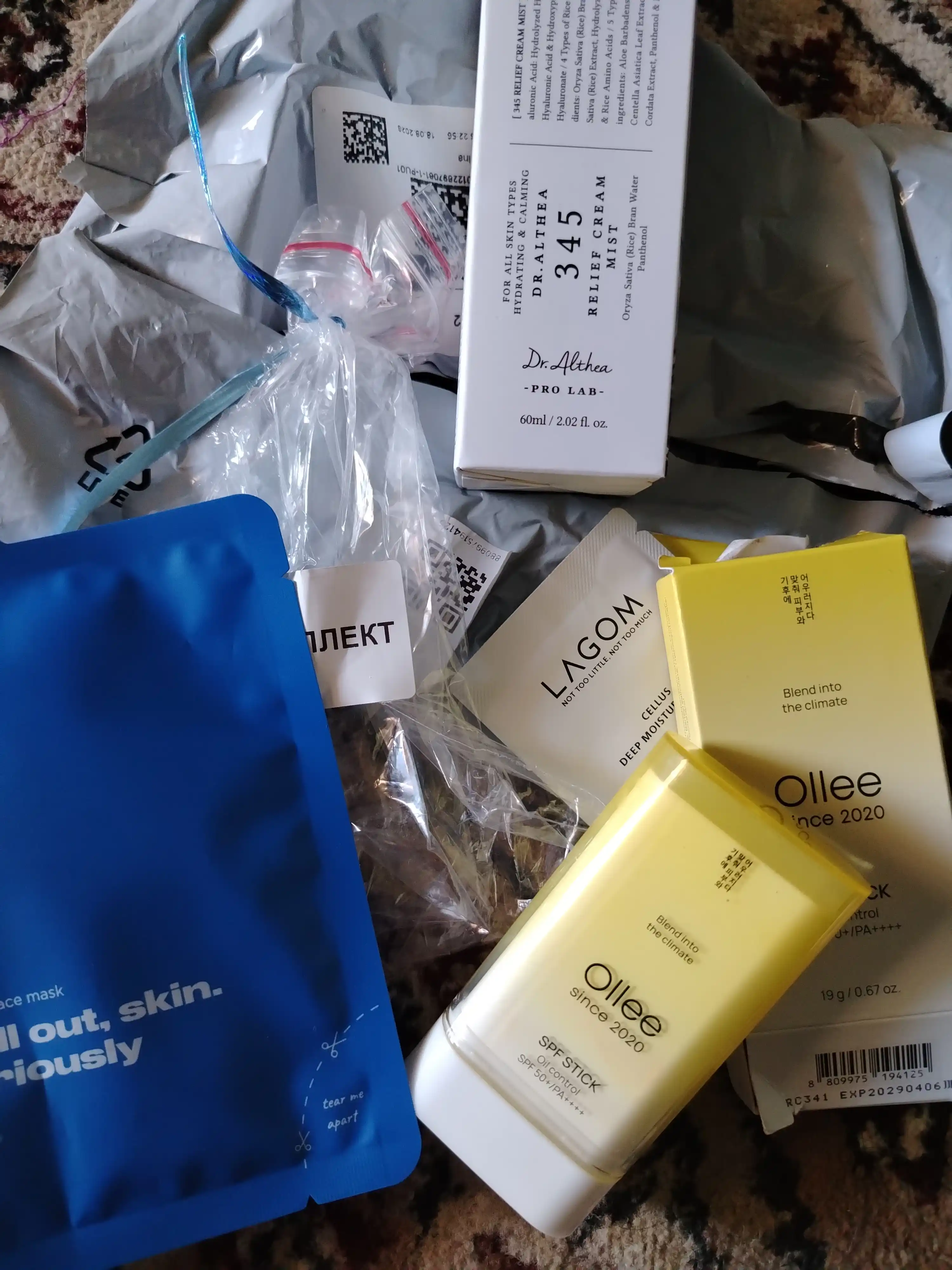 Makiyaj ustidan yangilash uchun 19 g SPF50+ matlovchi OLLEE yuz uchun quyoshdan himoyalovc