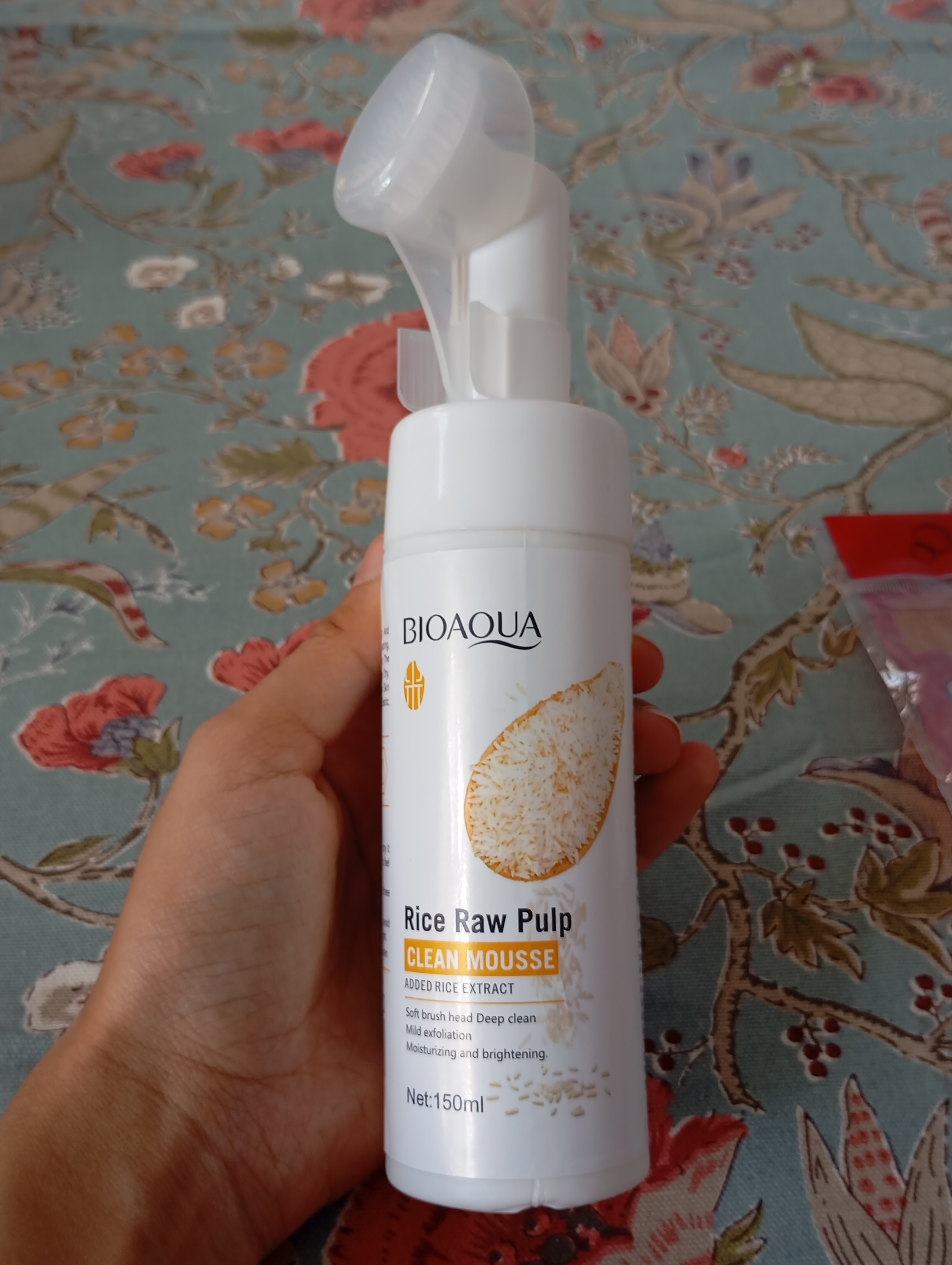 Yuzni yuvish uchun Bioaqua tozalovchi namlantiruvchi ko‘pigi, guruchli, 120 ml