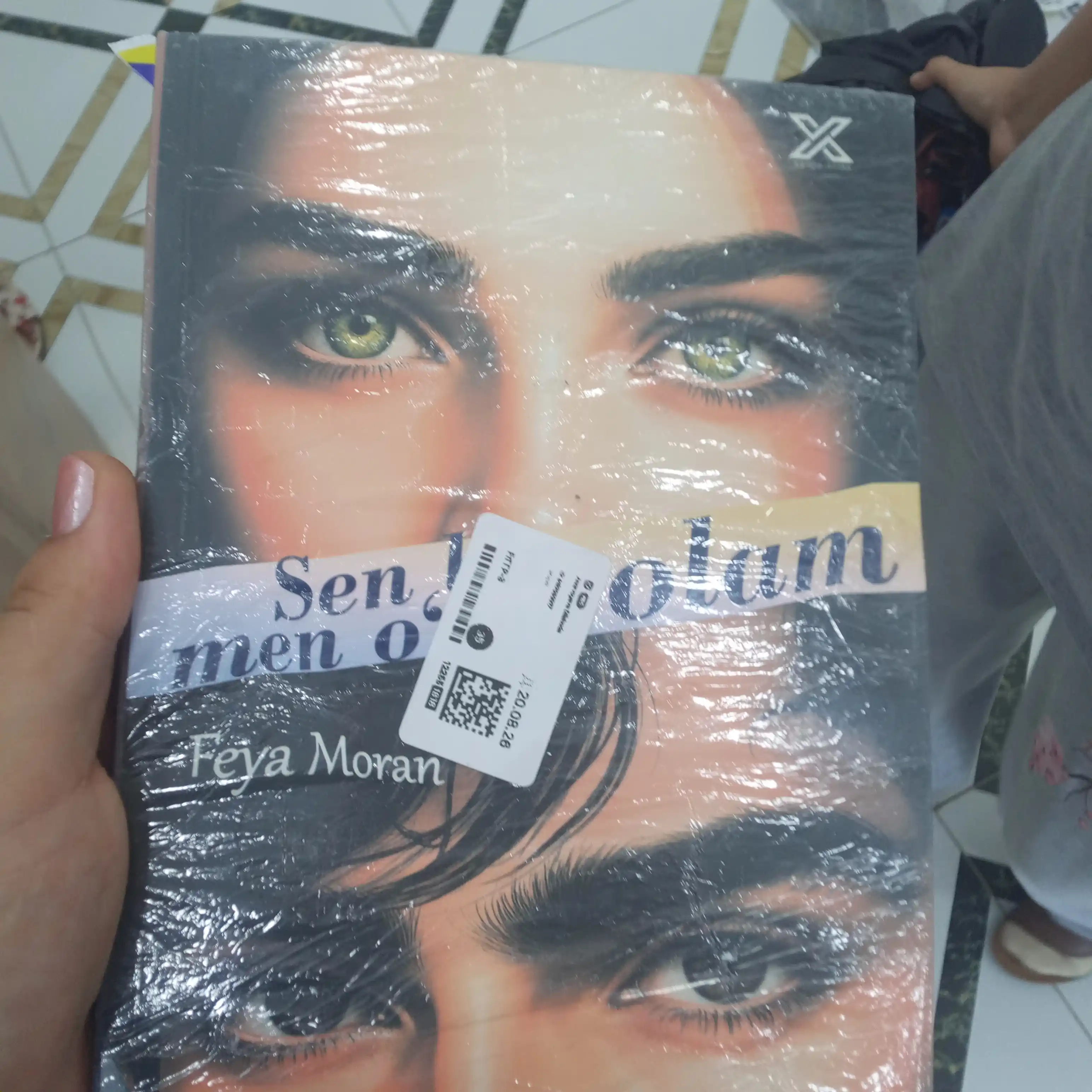 Sen bir olam, men o‘zga olam — Feya Moran, o‘zlik va muhabbat haqida roman