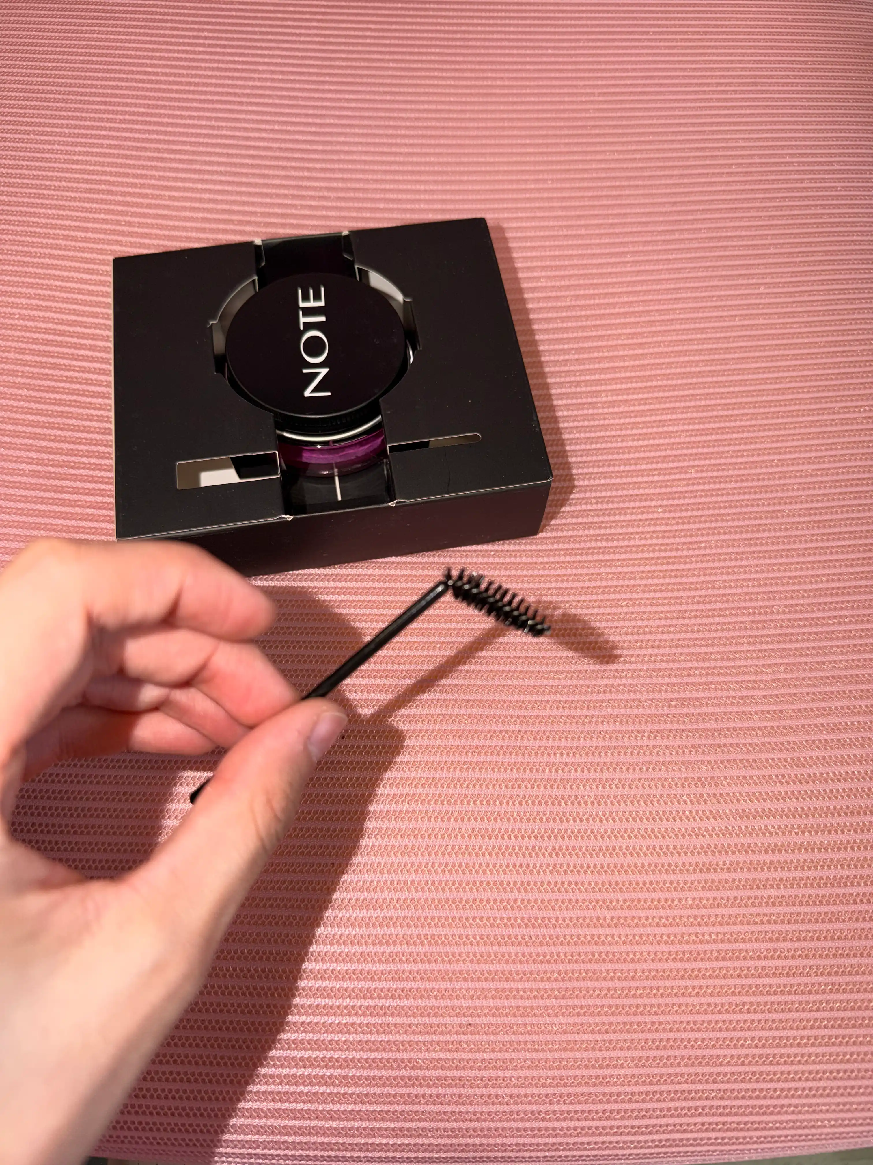 NOTE Eyebrow Master Wax 50 ml qosh mumi turmaklash, fiksatsiya va ozoda shakl uchun
