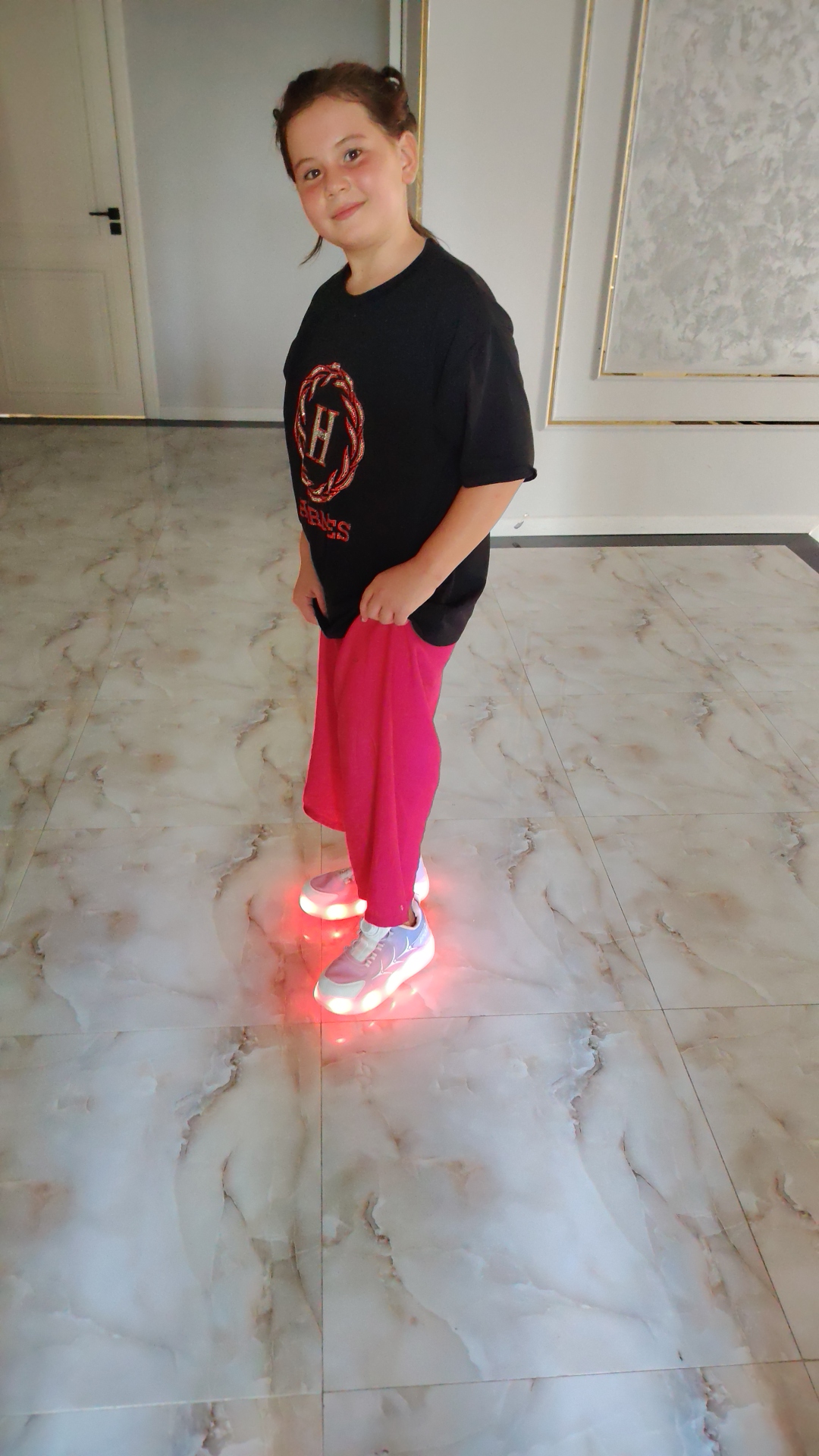 LED yoritgichli va yechiladigan g‘ildirakli krossovkalar, bolalar va o‘smirlar uchun