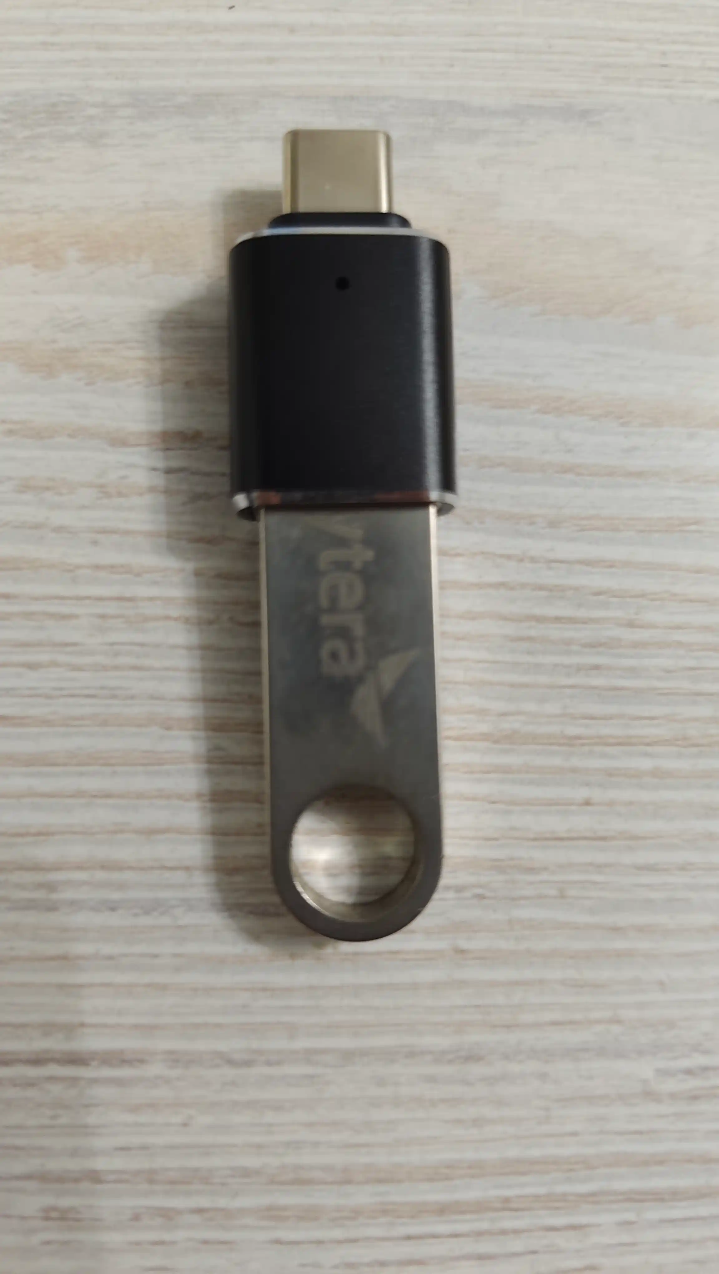 USB-C HUB, USB 3.0, USB-C, HDMI, SD va MicroSD portlari bilan ko‘p funksiyali adapter