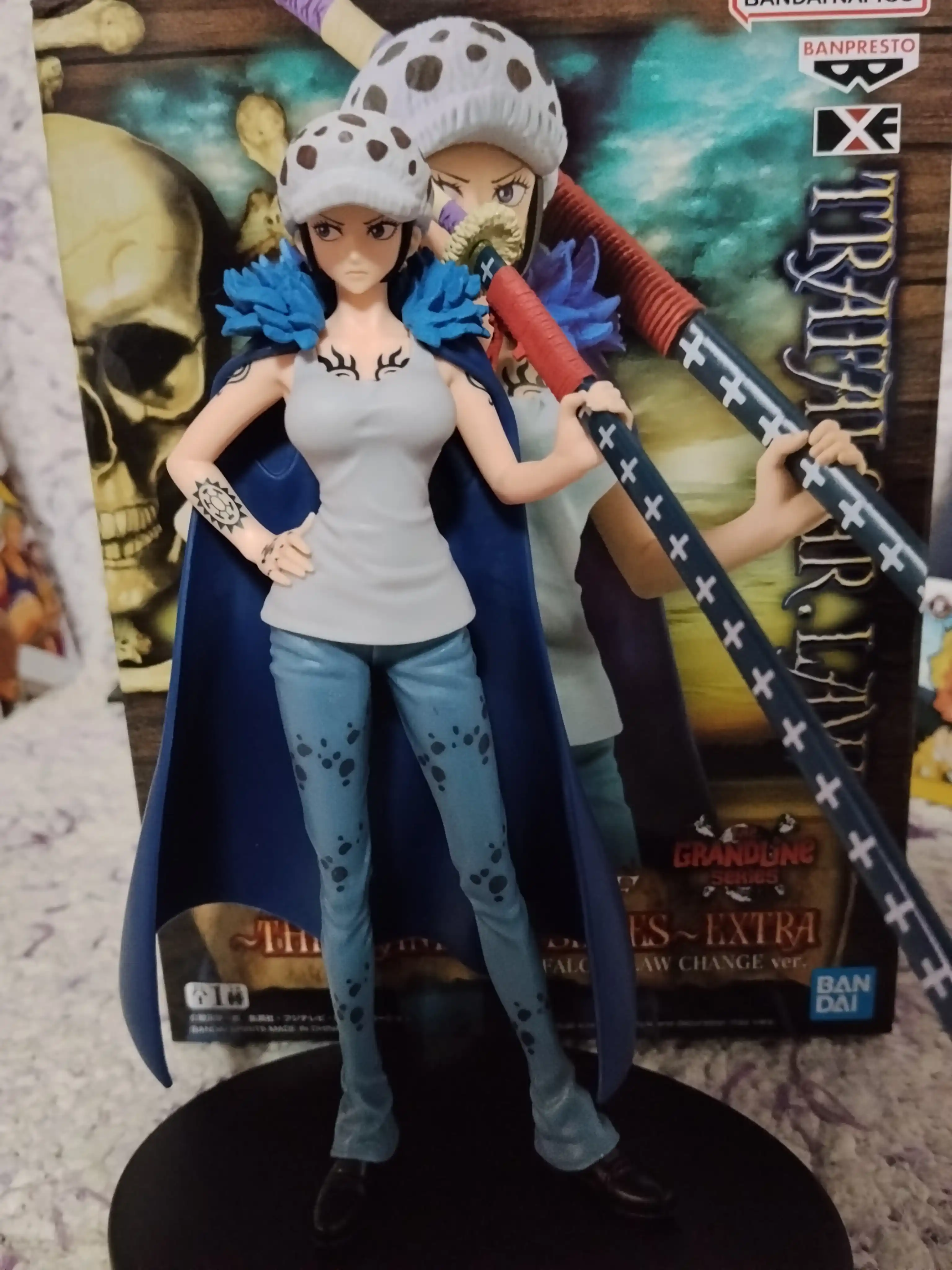 Trafalgar D. Water Law ayolcha versiyasi figurkasi -16 sm