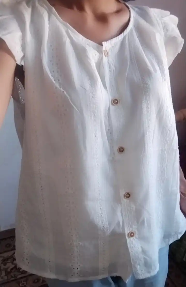 Ayollar uchun yozgi oq bluzka