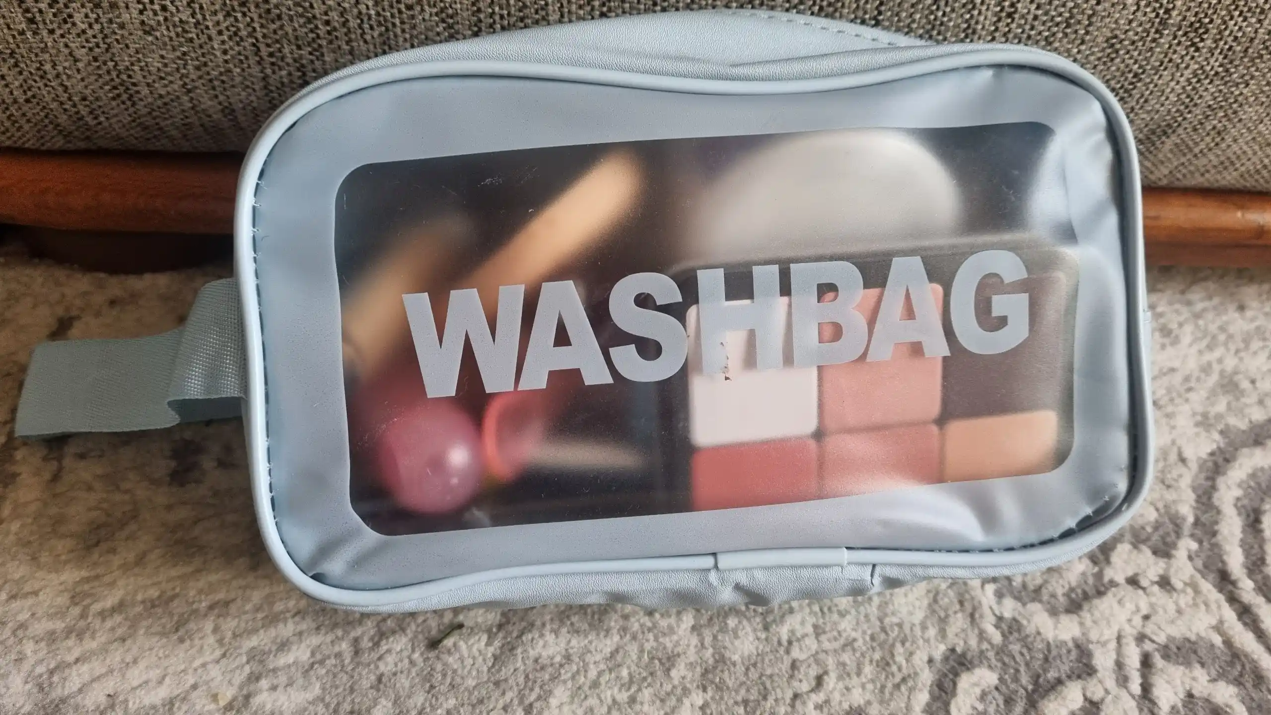 “WASHBAG” 4 xil o‘lchamli va 4 rangli suv o‘tkazmaydigan kosmetik sumkalar (PVX-neylon)