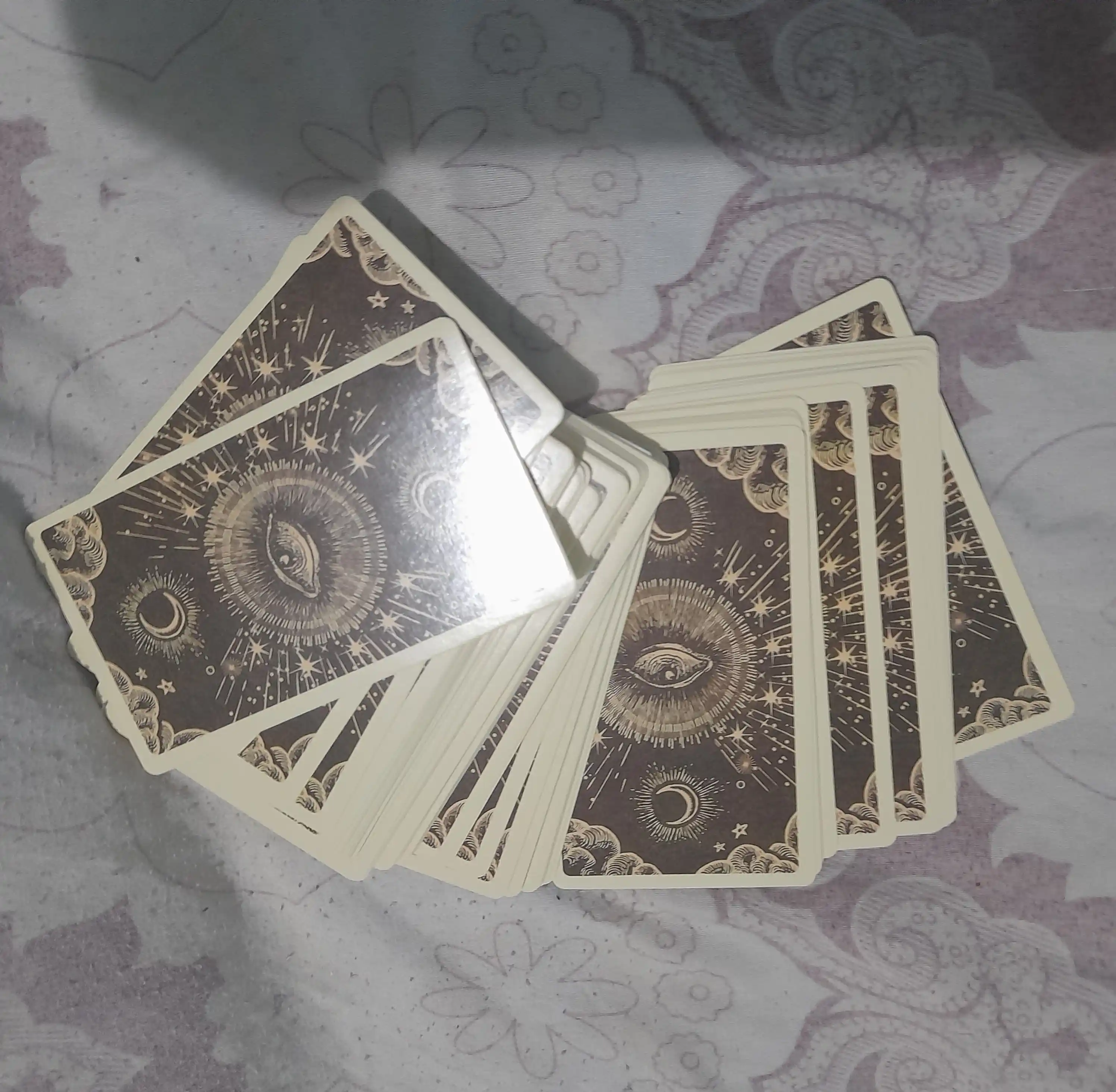 Tarot kartalari to‘plami, fol ochish, bashorat uchun, 78 arkan, ruscha qo‘llanma
