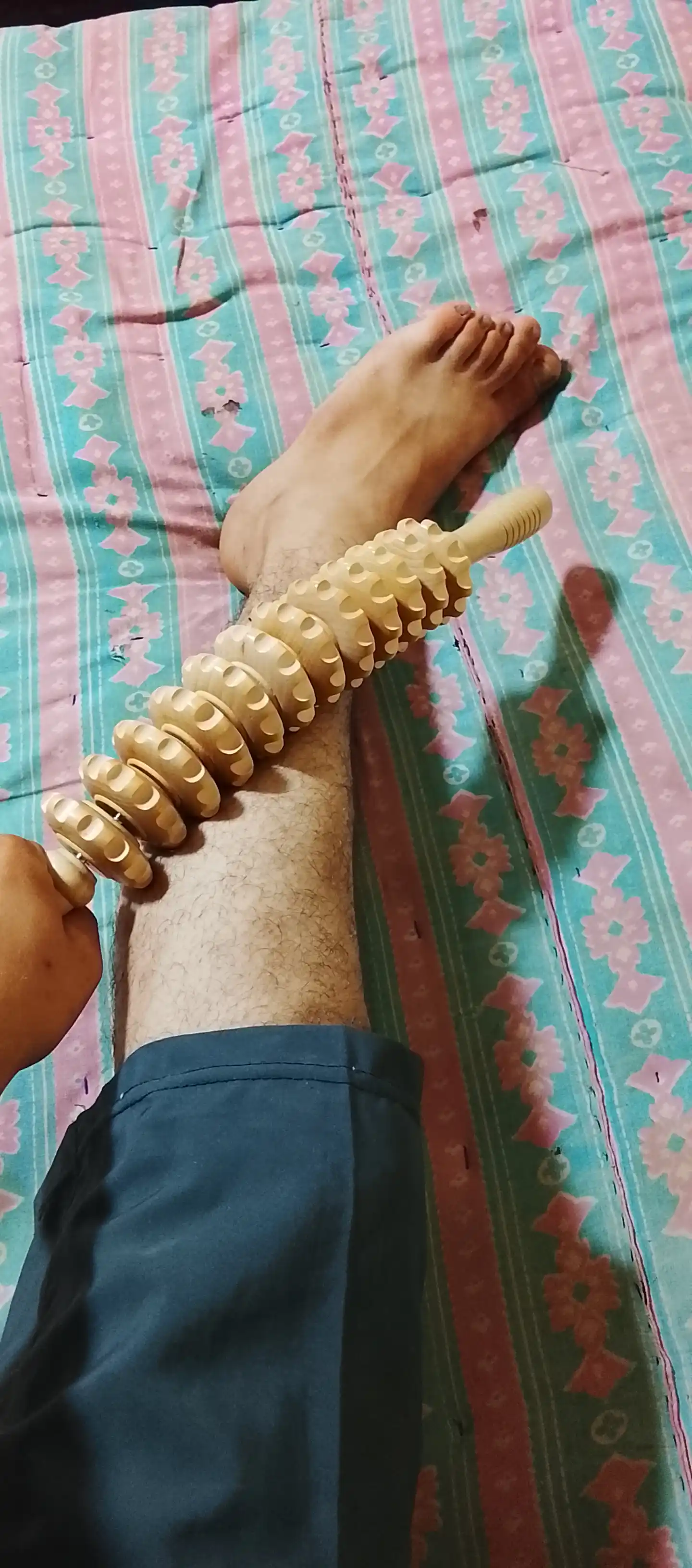 Massaj uchun rolikli yog‘och massaj moslamasi, tana uchun sellyulitga qarshi