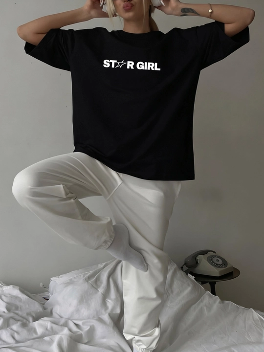 Miconic qora oversayz futbolka, oq STAR GIRL yozuvi tasvirli print bilan