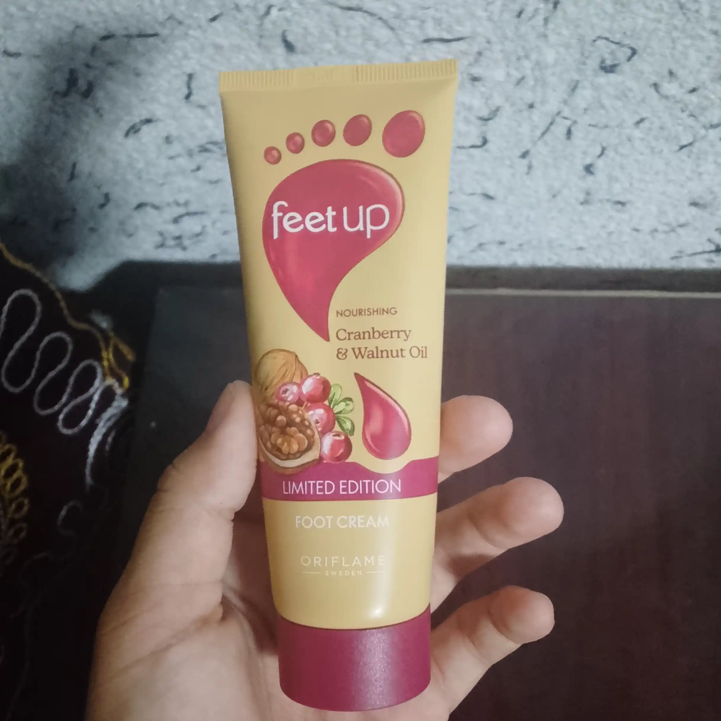 Feet up yumshatuvchi va ozuqlantiruvchi oyoq kremi, 75 ml, 150 ml