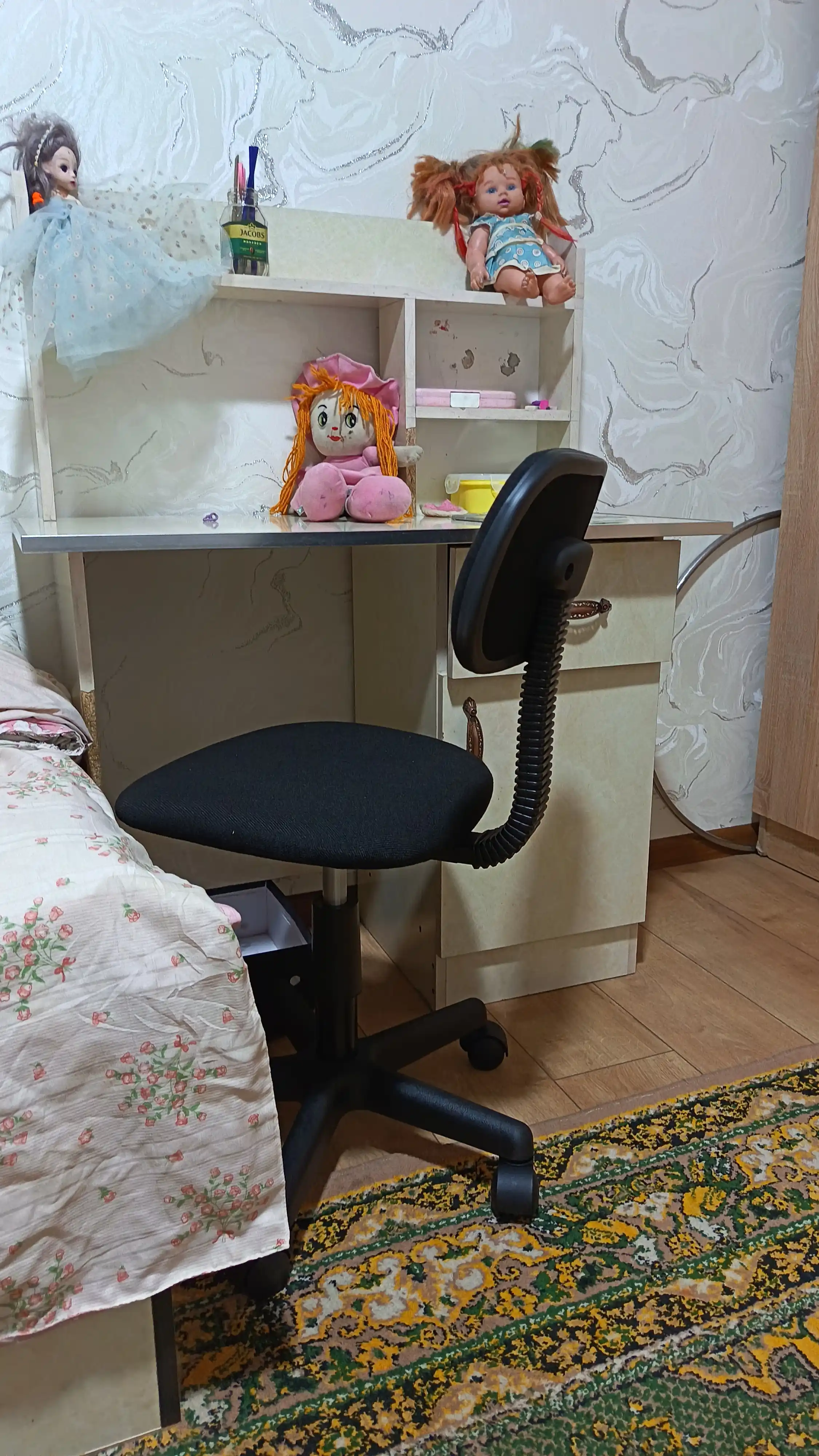 Детское кресло MIREI, черное, красное