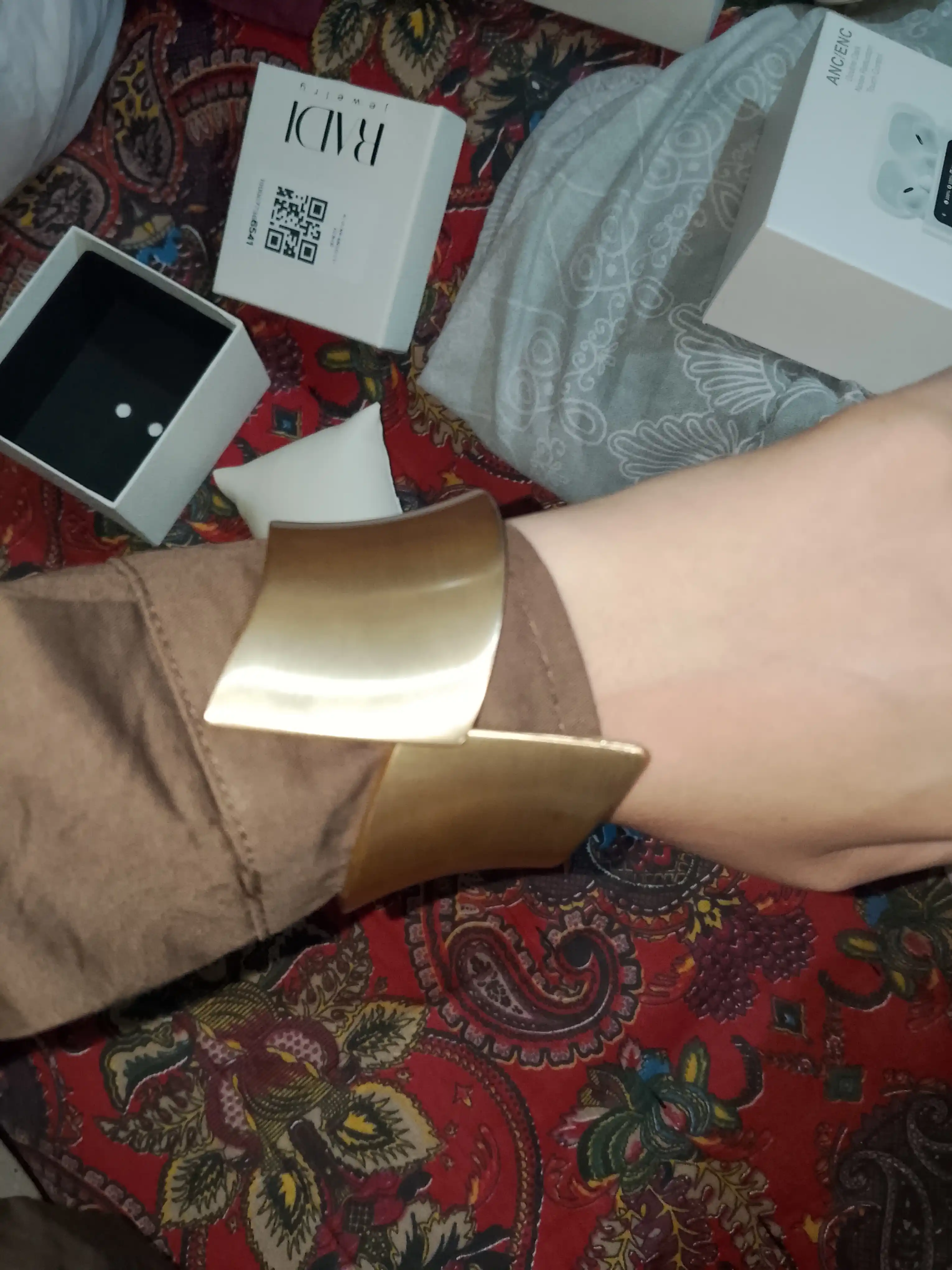 Keng va zamonaviy ayollar bilakuzuklari, oltinrang, yaxlit manjet bilakuzuk, aksessuar