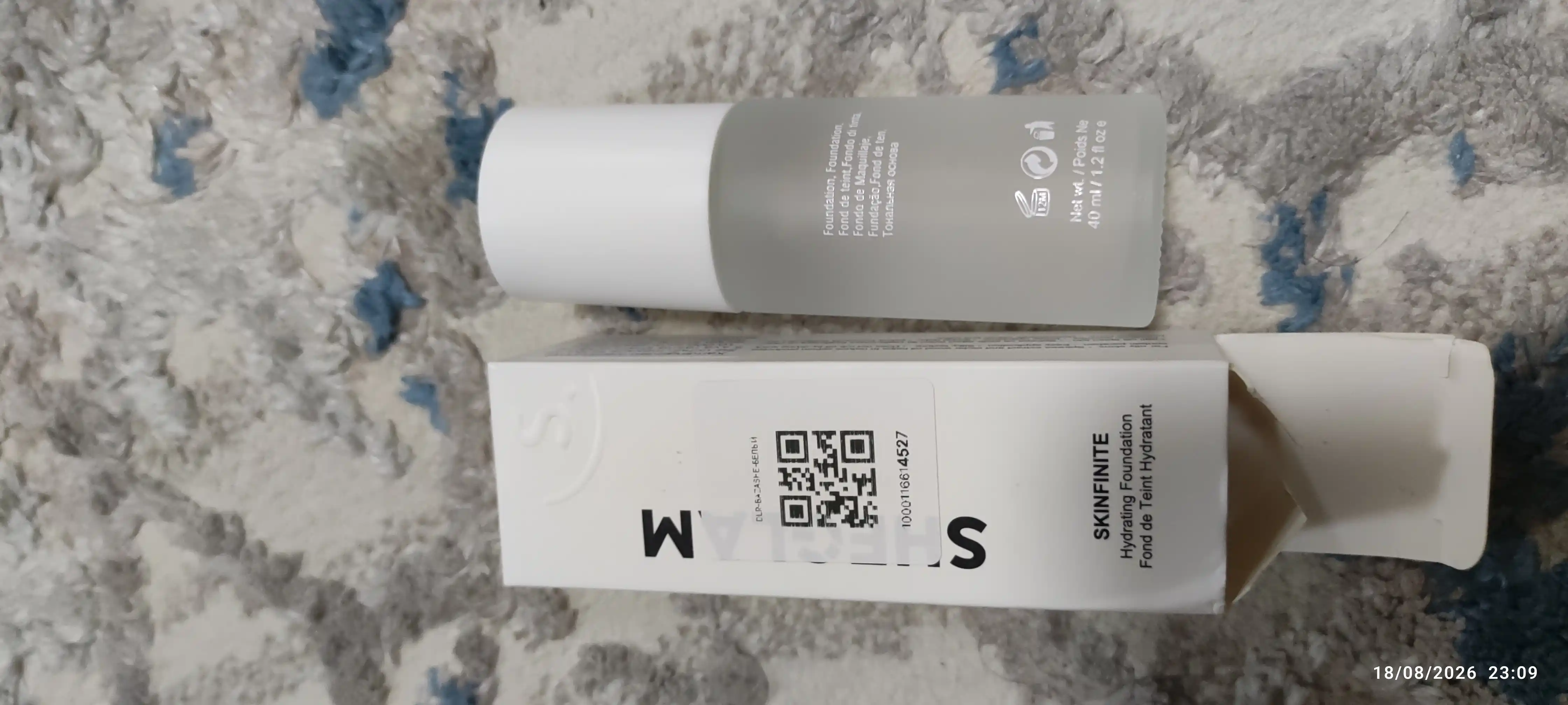 Sheglam makiyaj uchun asos, yuz uchun namlovchi tonal krem SKINFINITE 40 ml