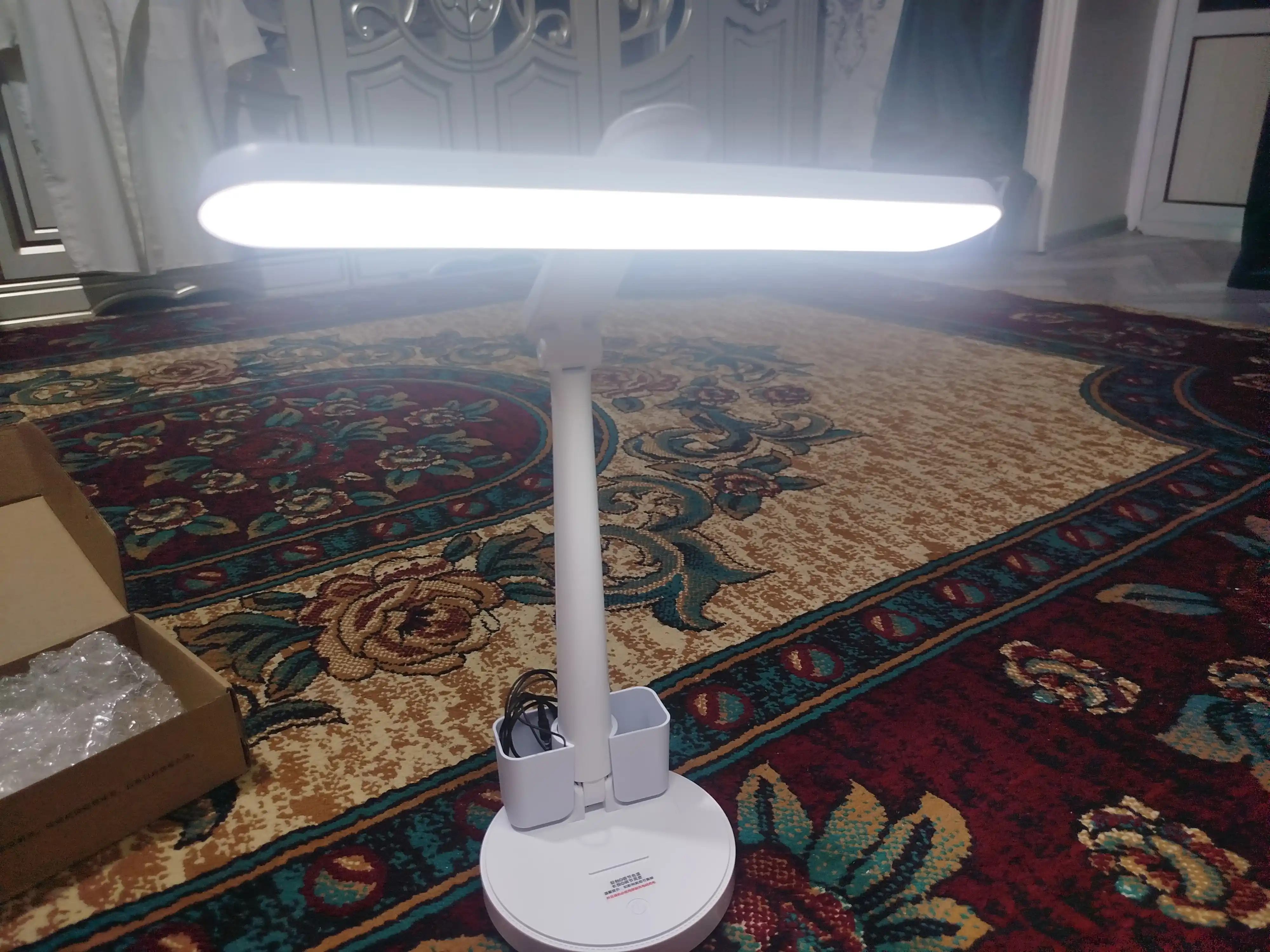 Smart LED lampa, yorqin nur va tashkilotchilik birgalikda