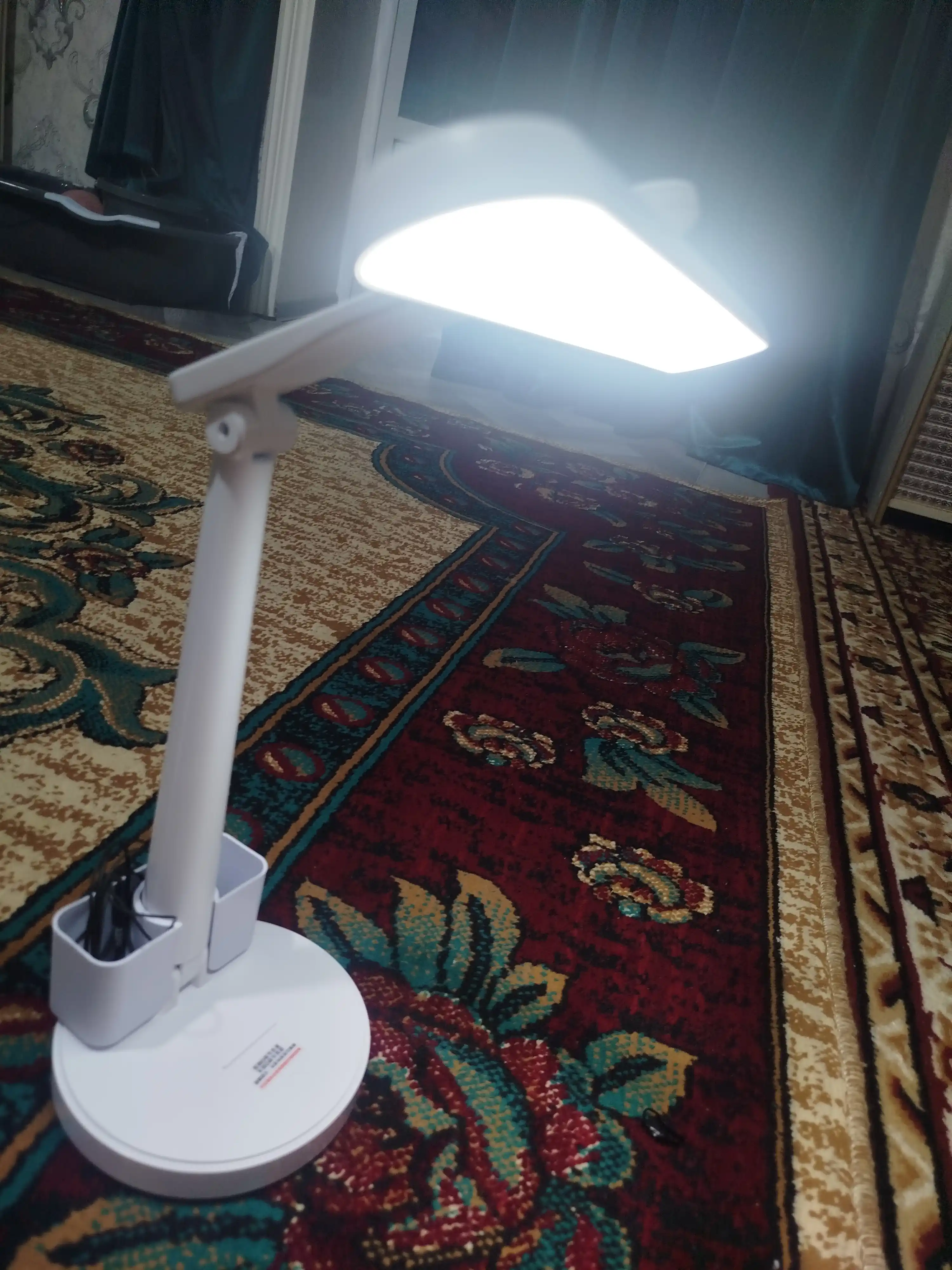 Smart LED lampa, yorqin nur va tashkilotchilik birgalikda