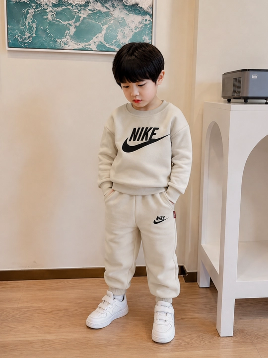 Zamonaviy 3 qismli NIKE sport kostyum — nimcha, svitshot va shim nachoslik - 