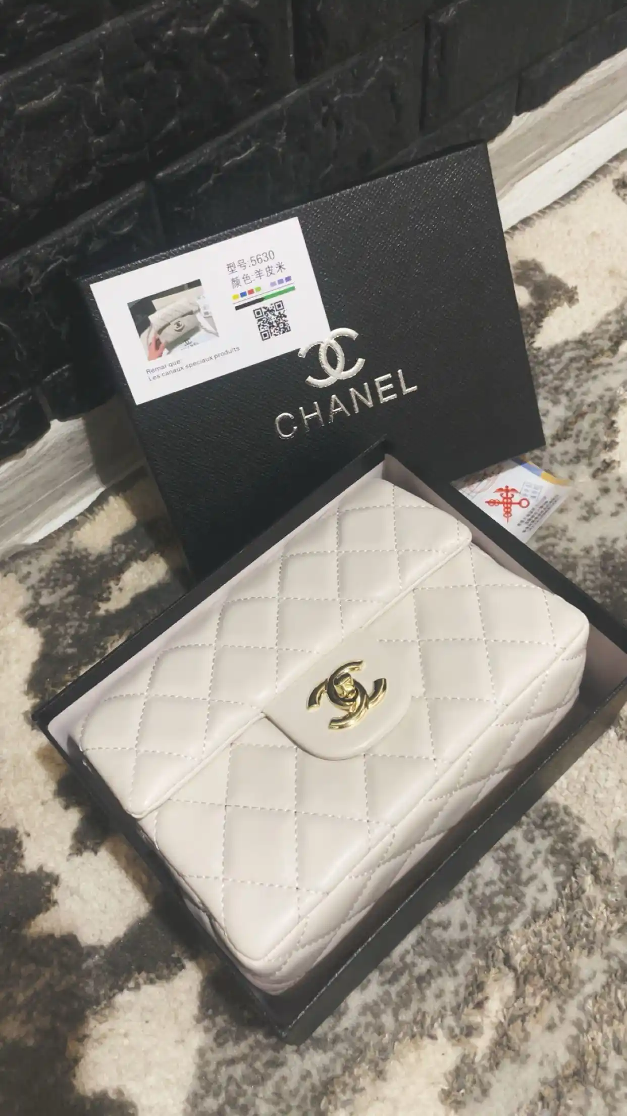 Chanel uslubidagi ayollar yelka sumkasi, zanjirli qavilgan model