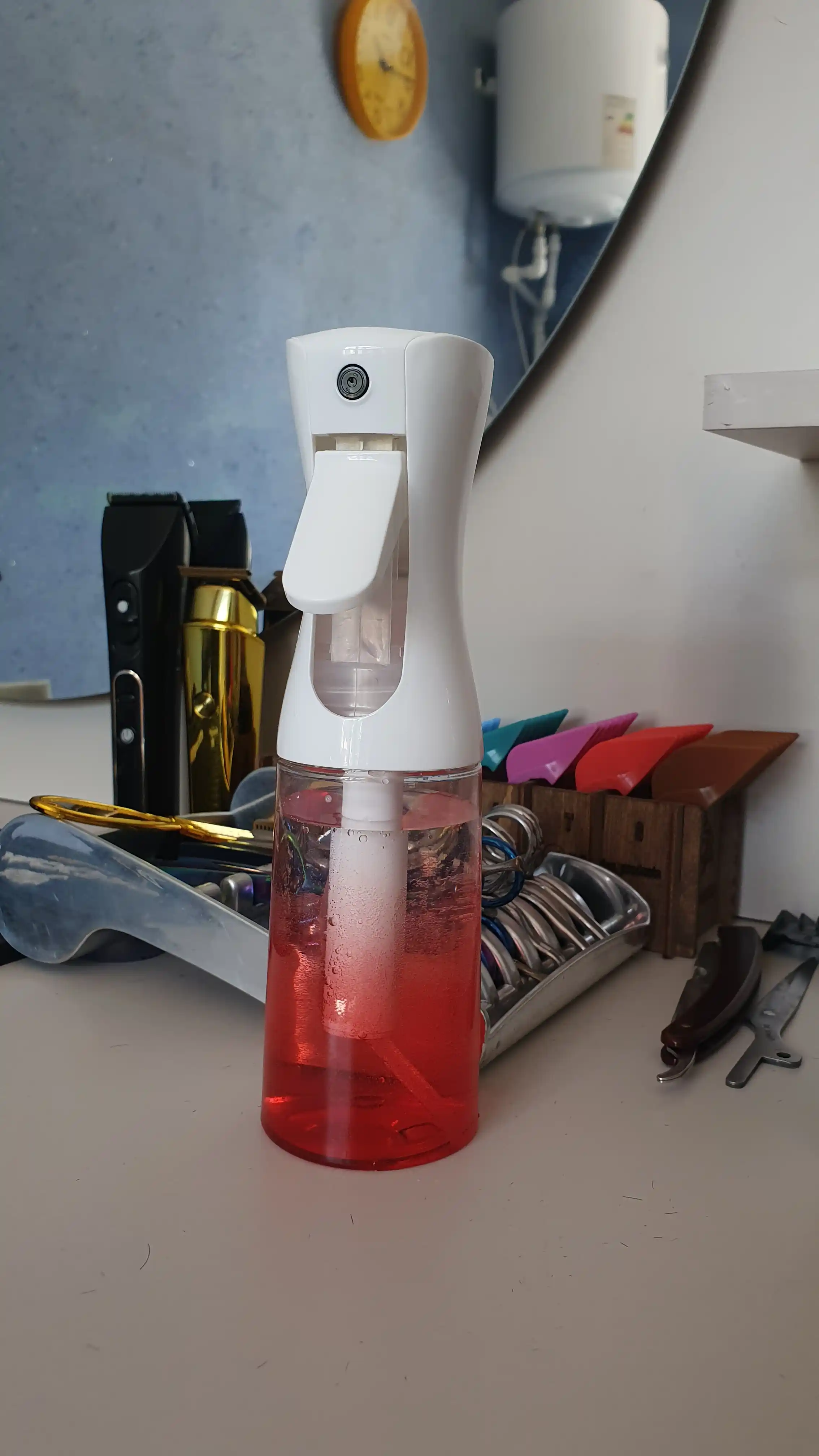Qayta foydalanish mumkin bo‘lgan purkagich shishasi, rangli shisha, zamonaviy purkagich