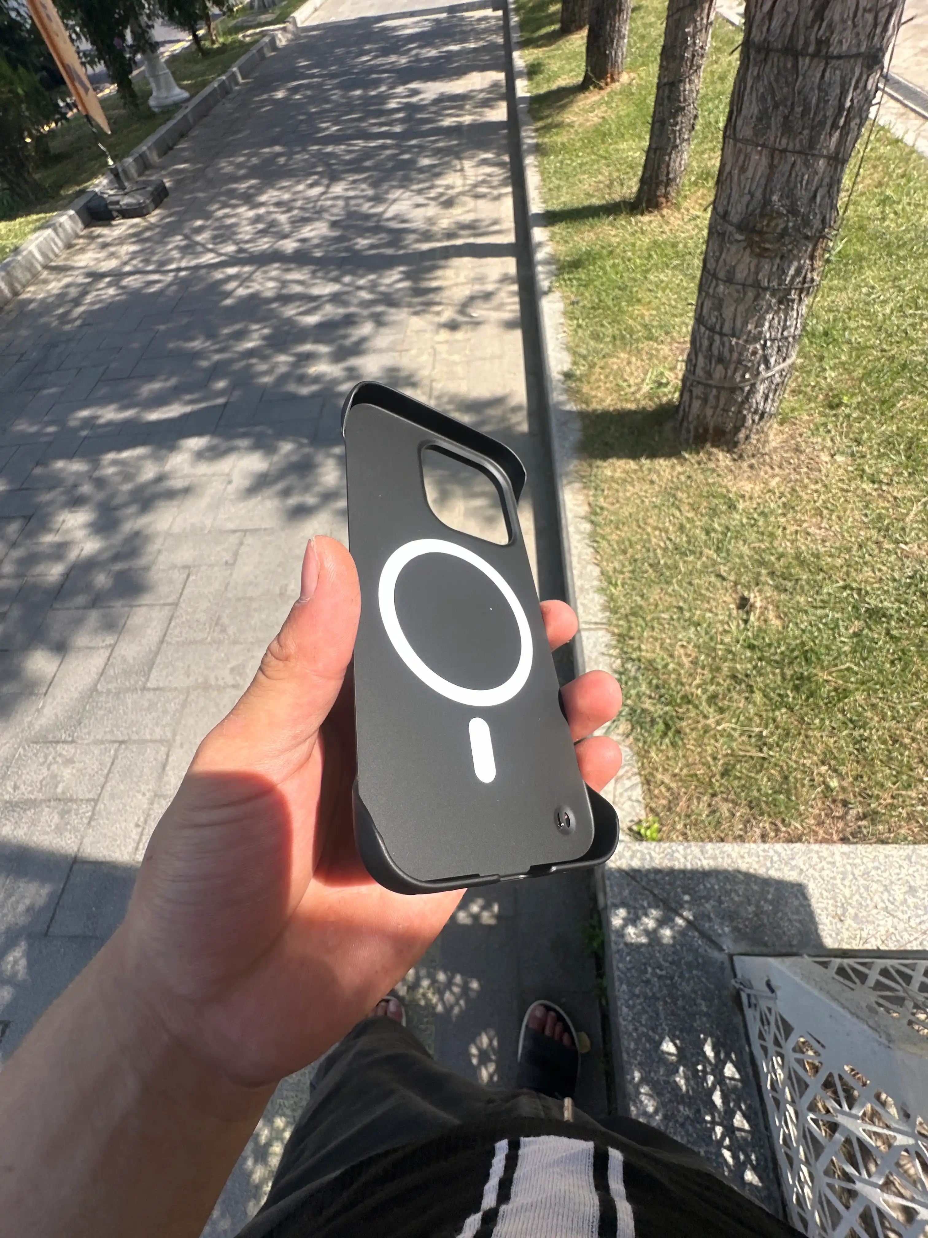 Тонкий и лёгкий матовый MagSafe-чехол, удобный в использовании без рамки, iPhone