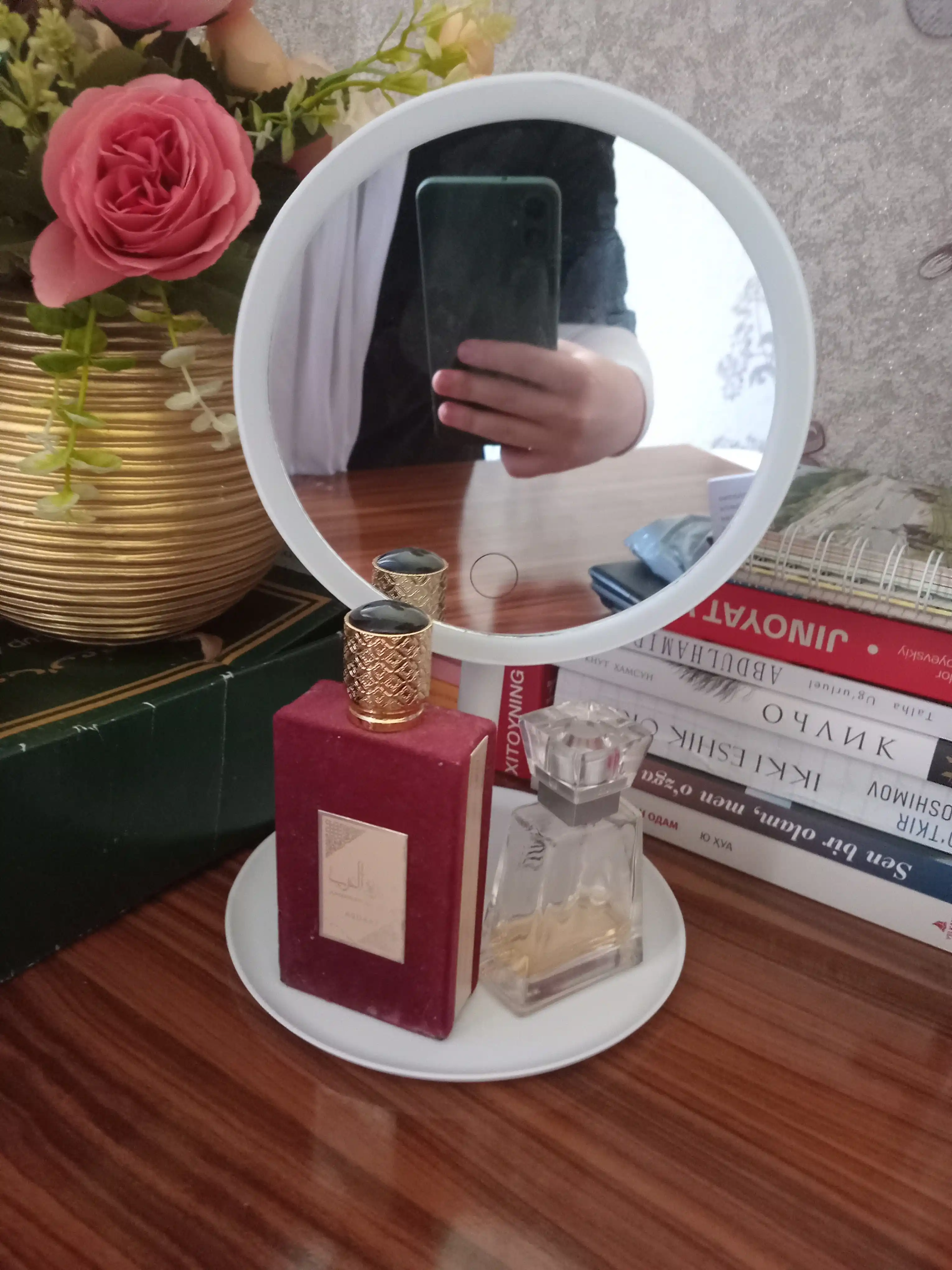 LED yoritgichli kosmetik stol oynasi - bo'yanish uchun yoritish