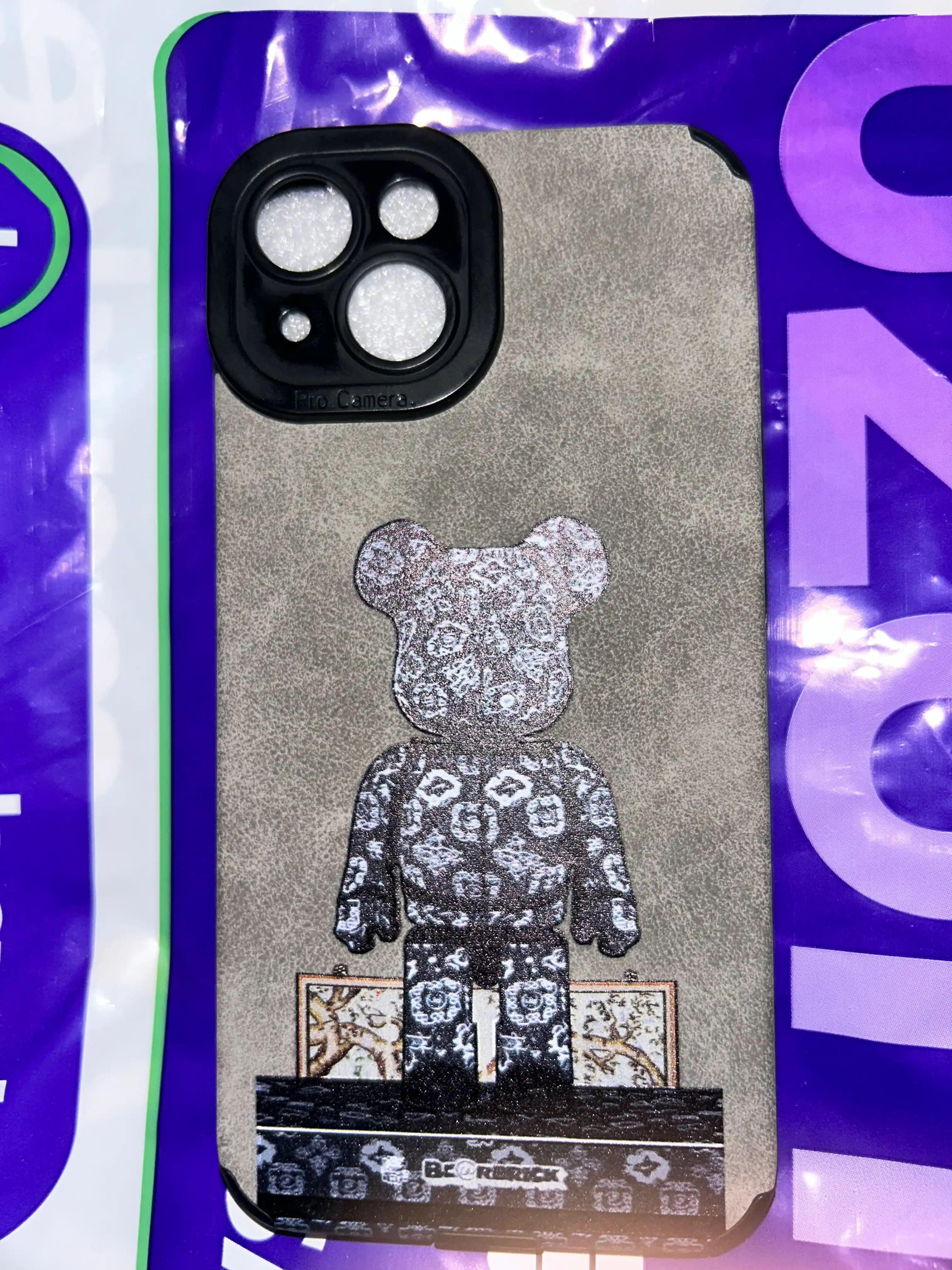 IPhone 11, 12, 13, 14, 15, 16, 17 Pro Max uchun silikon chexol — himoyalovchi chezol