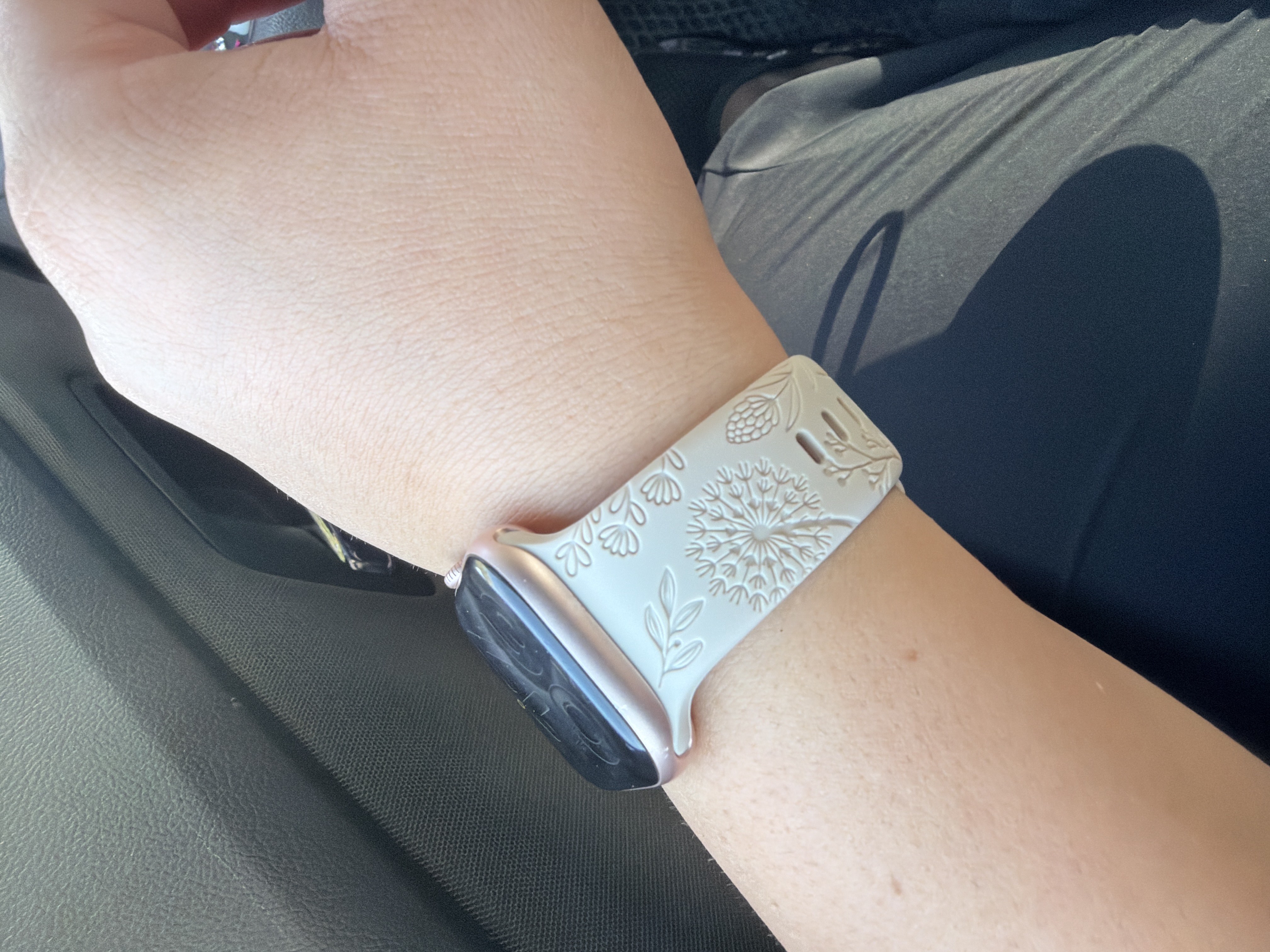 Ремешок силиконовый с цветочным узором для Apple Watch 42/44/45/46/49 mm