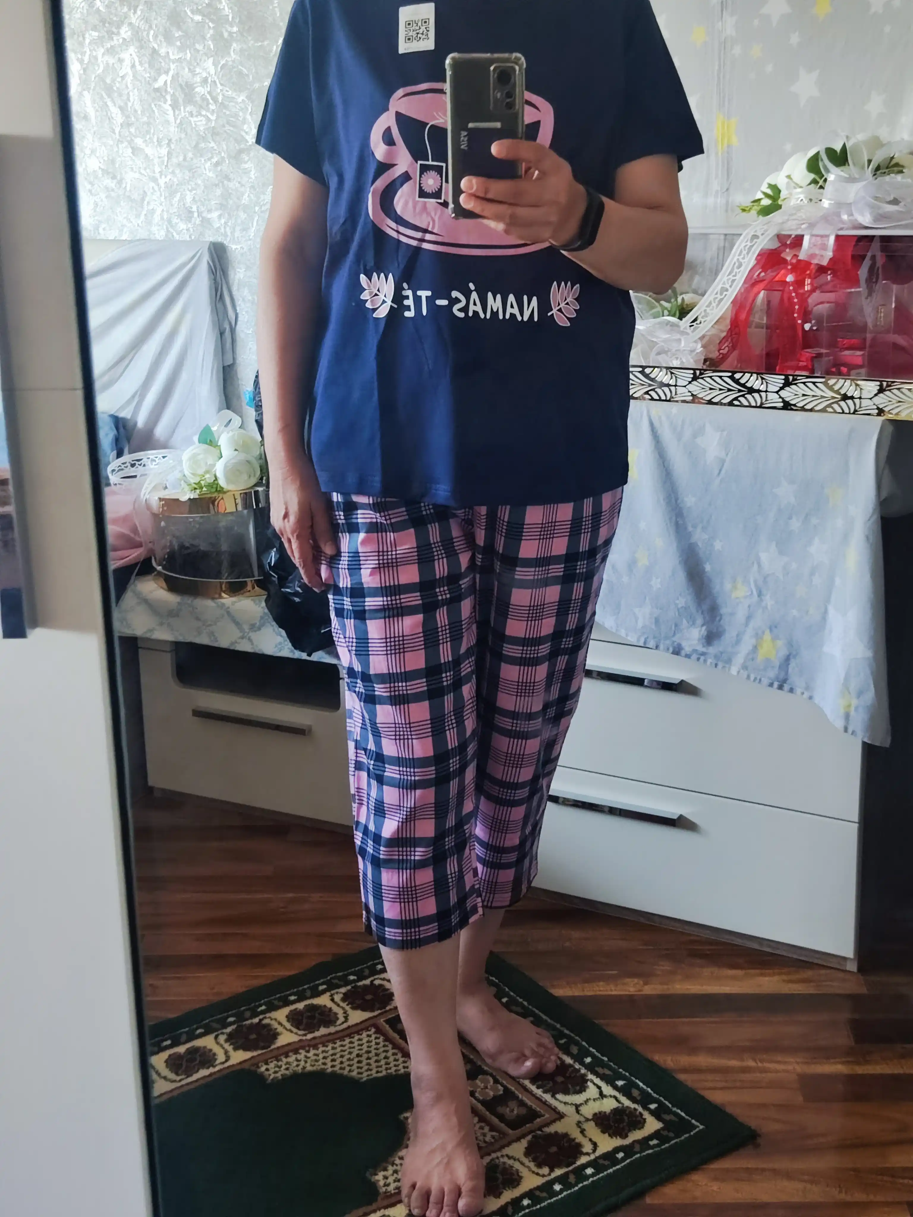 Ayollar pijamasi, bridjali futbolka
