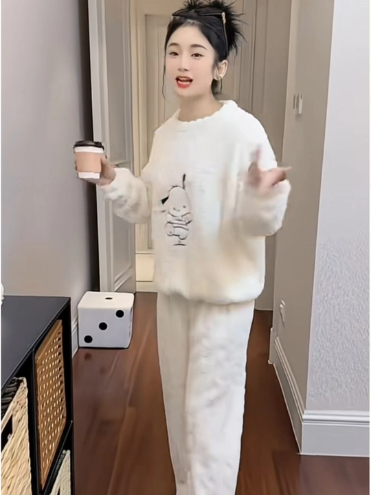Ayollar pijamasi