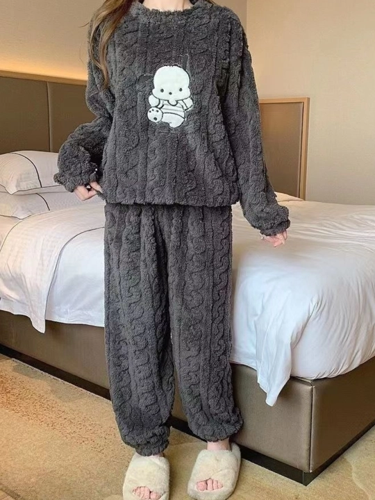 Ayollar pijamasi
