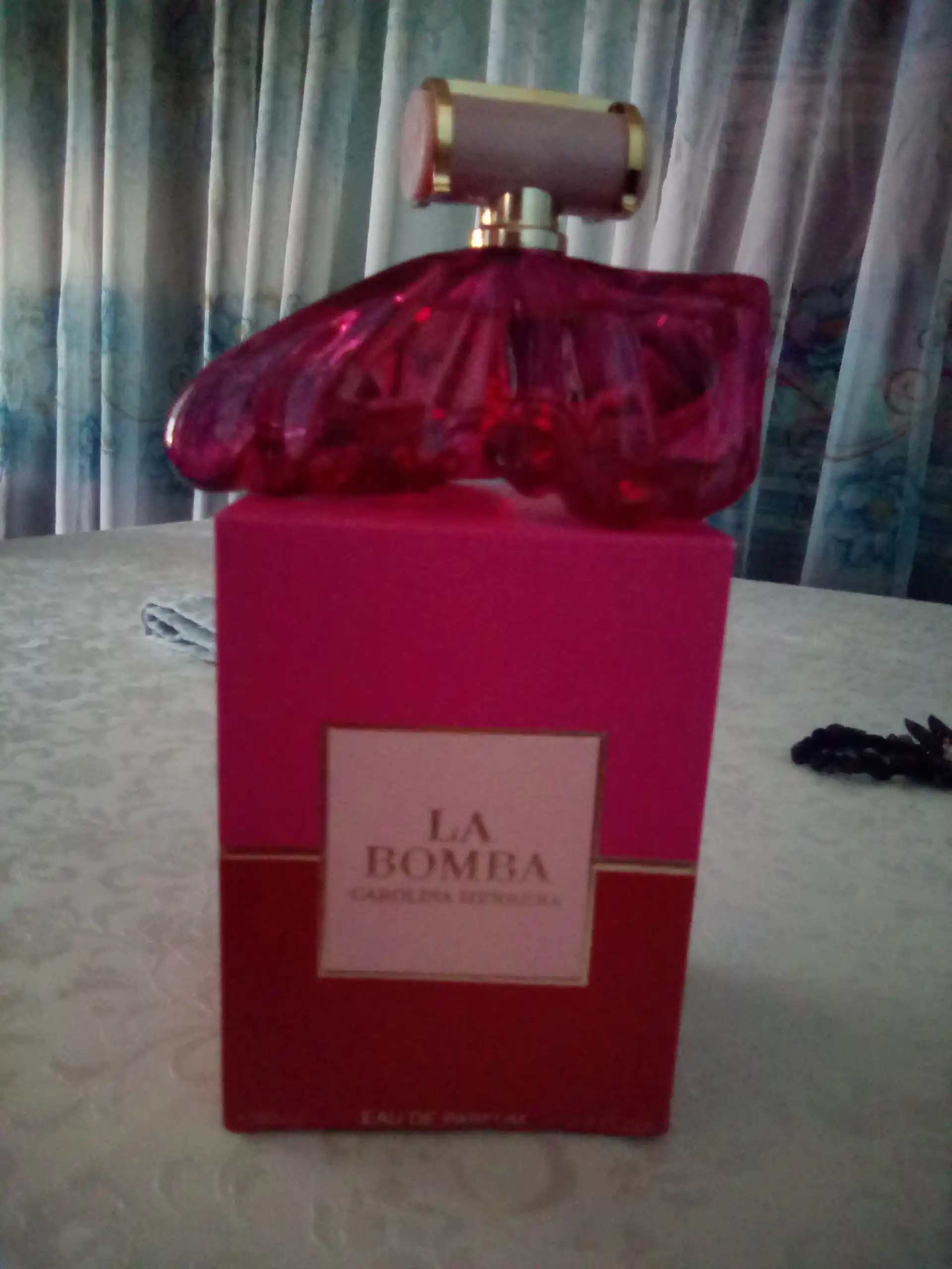 Carolina Herrera La Bomba ayollar atiri, EDP, 80 ml, uzoq saqlanuvchi parfyum