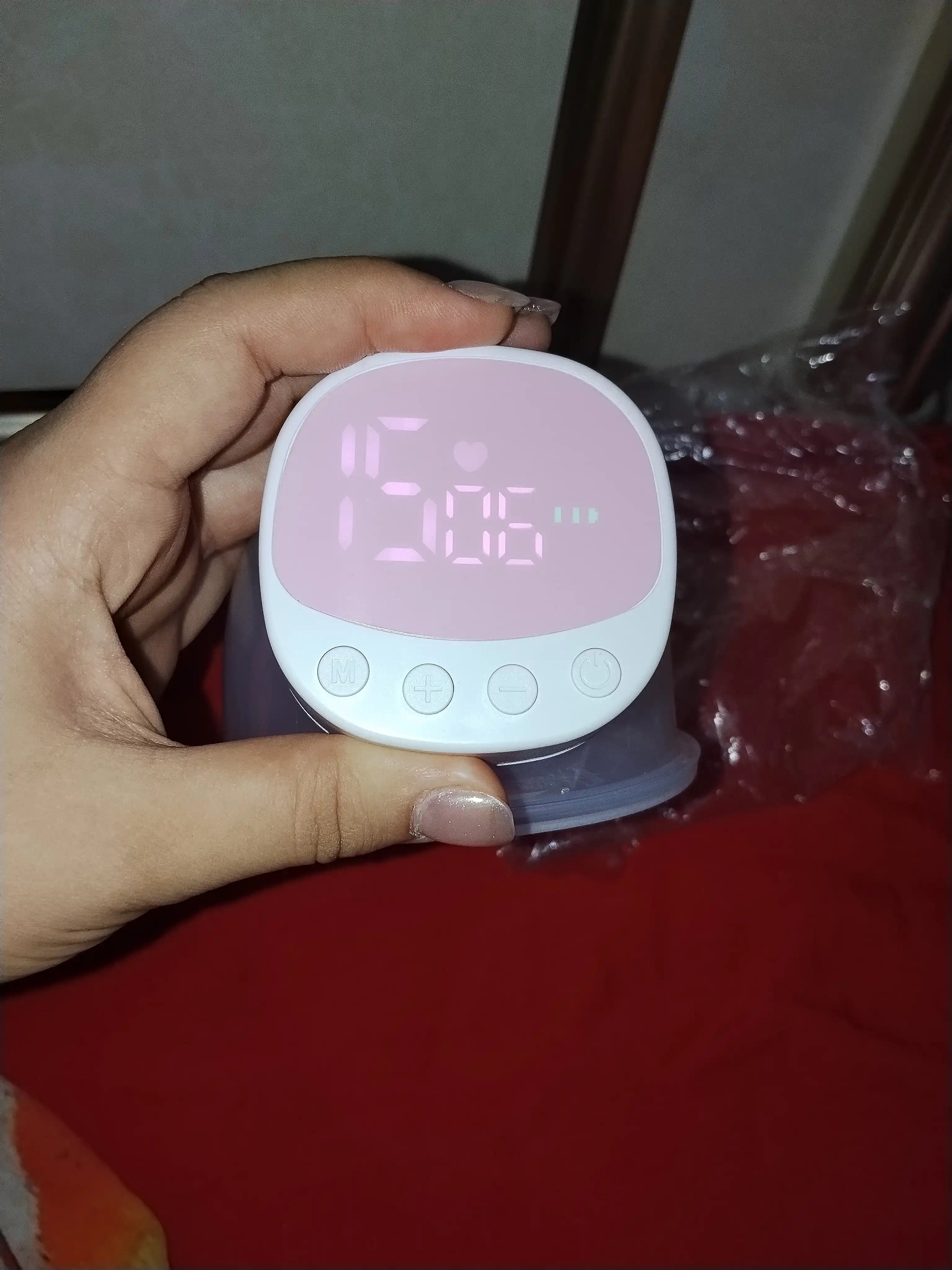 Elektr simsiz "erkin qo‘llar" sut so‘rg‘ichi, ko‘krakka taqiladigan, onalar uchun portativ