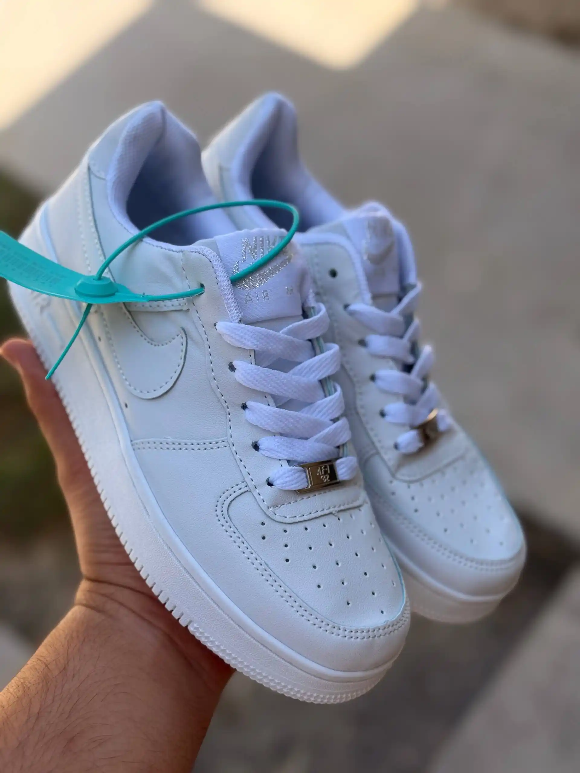 Ayollar va erkaklar uchun Nike Air Force 1 oq klassik krossovkalari
