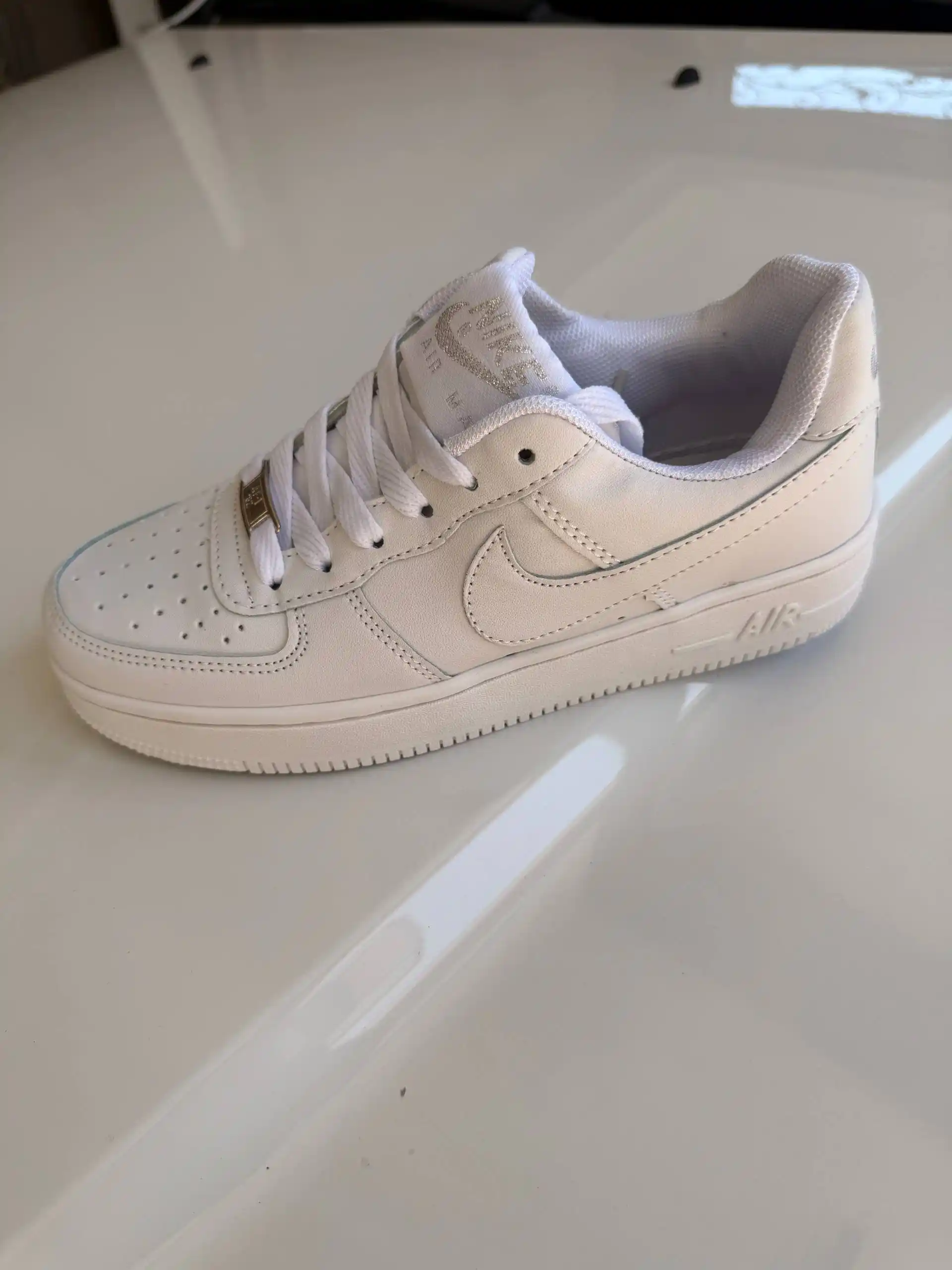 Ayollar va erkaklar uchun Nike Air Force 1 oq klassik krossovkalari