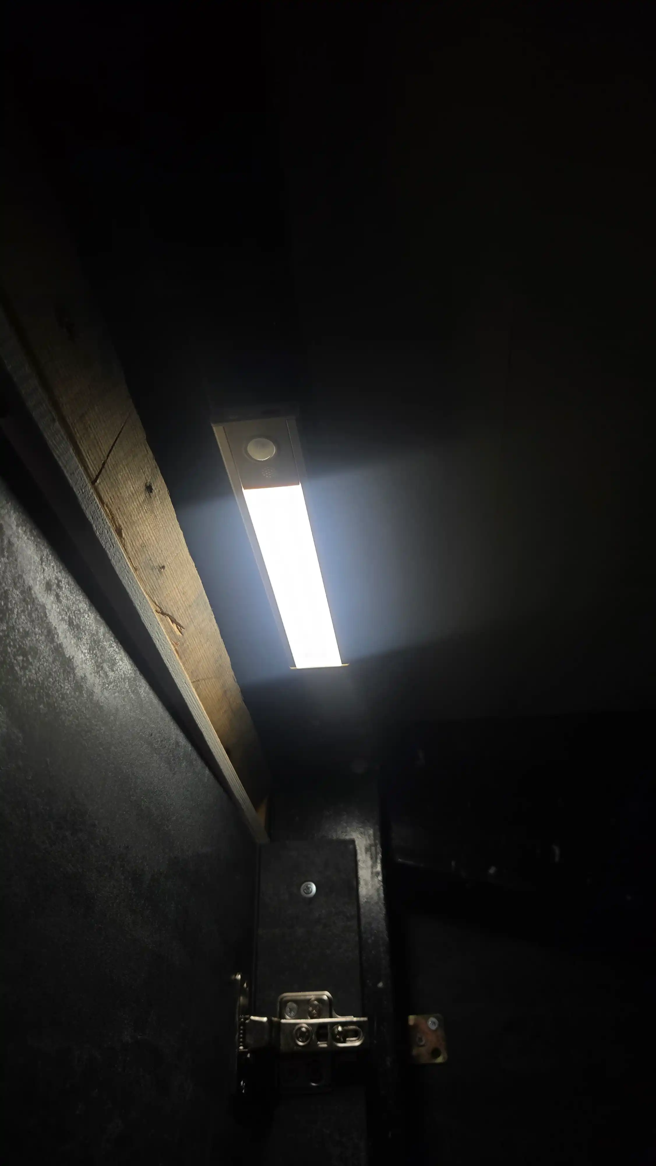 TypeC orqali quvatlanadigan ultrayupqa LED shkaf chirog'i, harakat sensori bilan, 20-60 sm