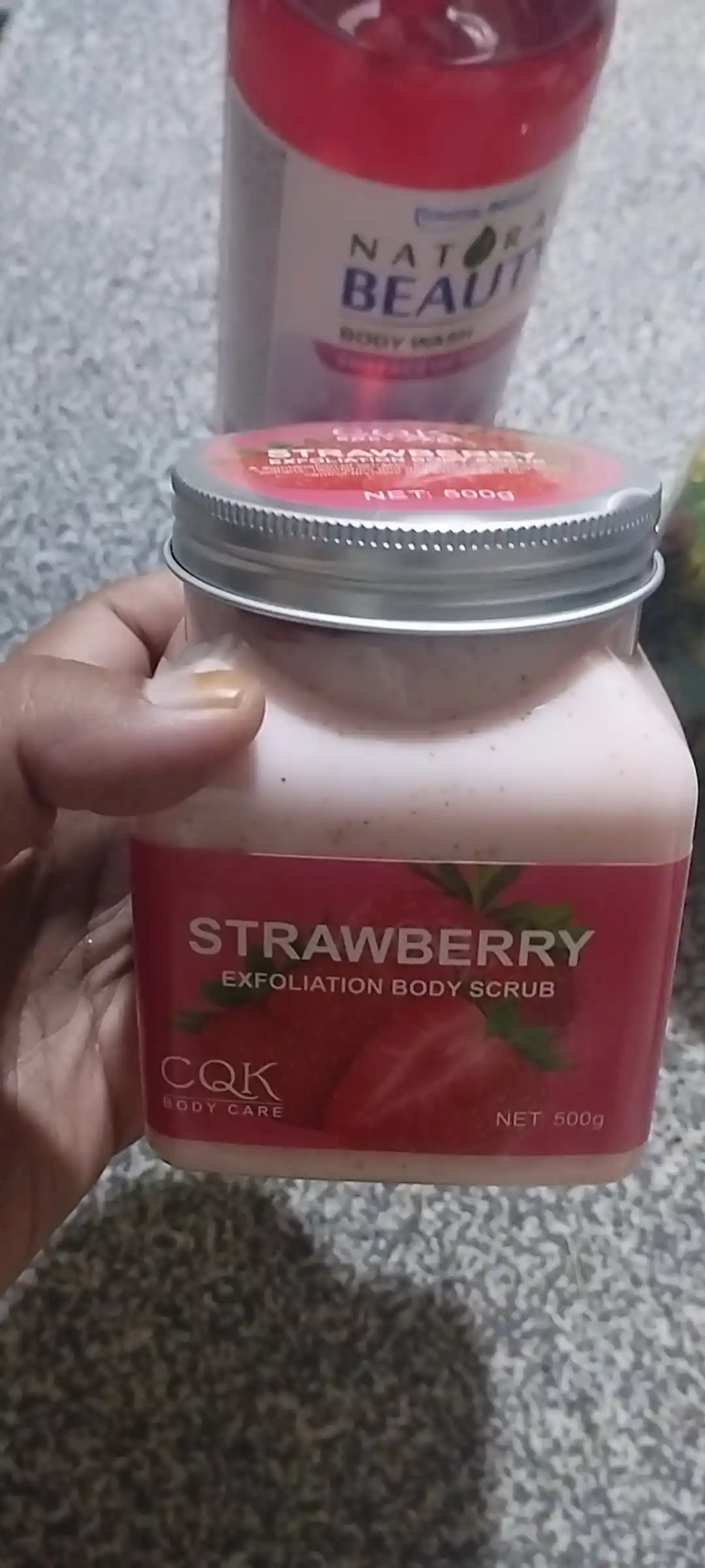 Скраб для лица и тела Sherbet Body Scrub, с экстрактом малины и клубники, 500 / 350 гр
