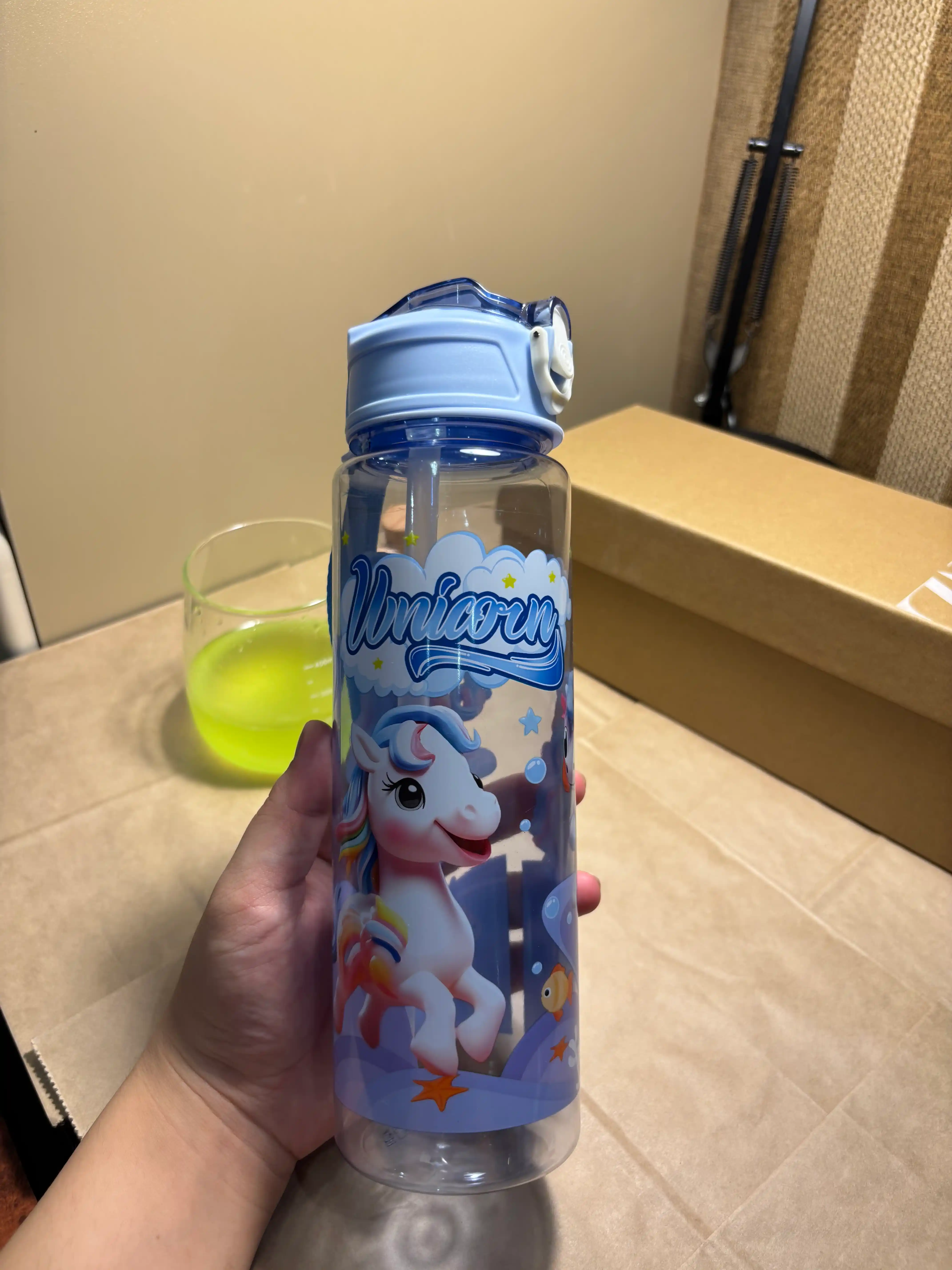 Bolalar uchun suv idish, trubichkali, remenli, 700 ml
