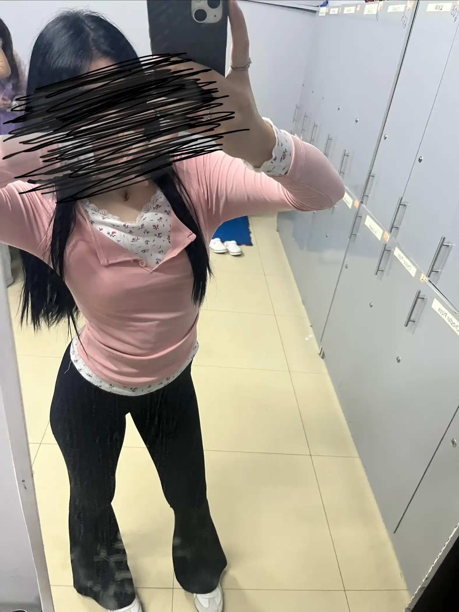 Ayollar koftasi - S-M-L-XL o‘lchamdagi V-o‘yiqli zamonaviy bluzka