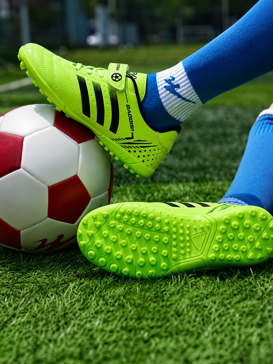 Futbol butslari, TF qirq oyoqli, futbol uchun, sun’iy maysazor uchun