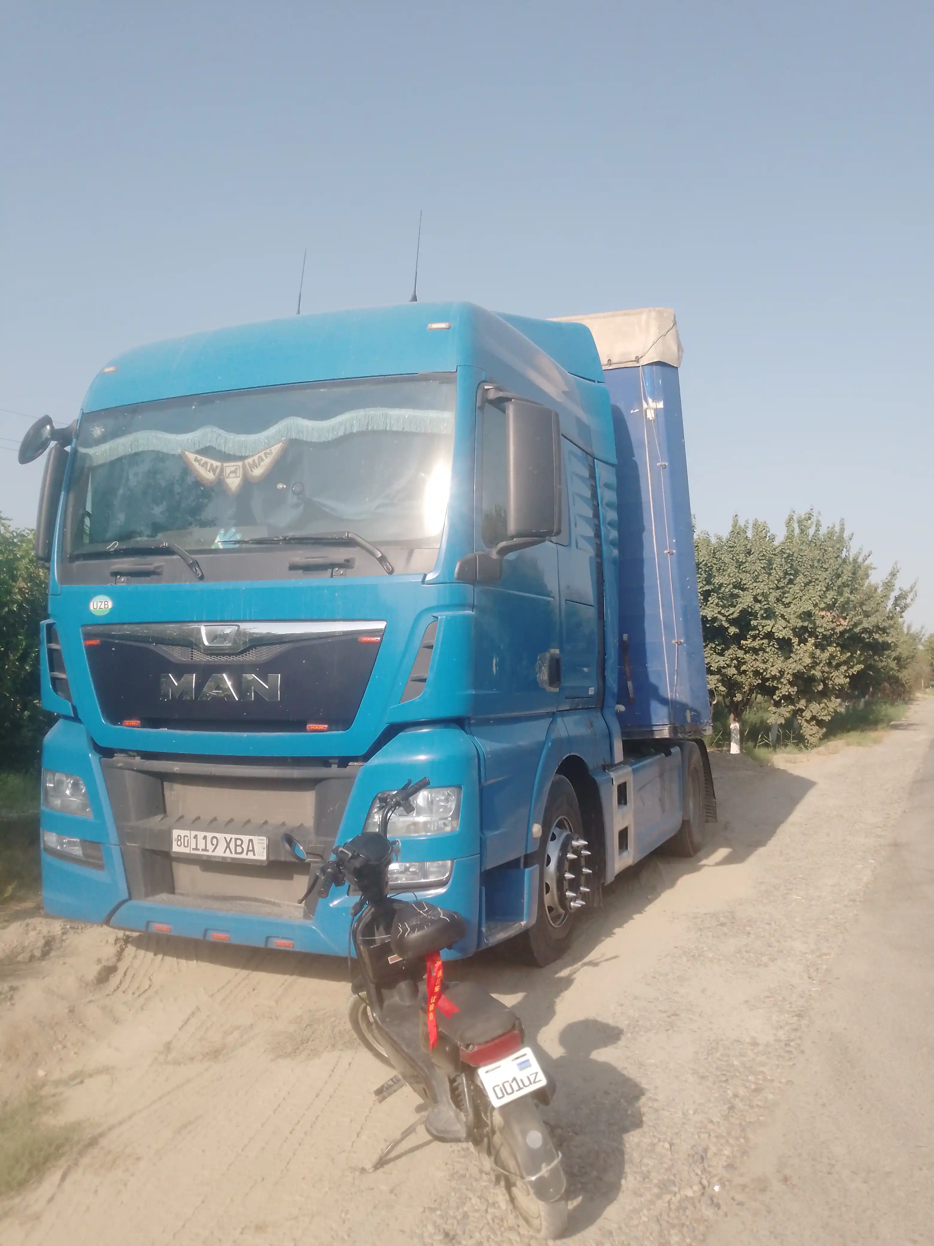 Aksessuar Nomer bo'yi 10 sm eni 15 sm, skuterlar va velosipedlar uchun 1 dona