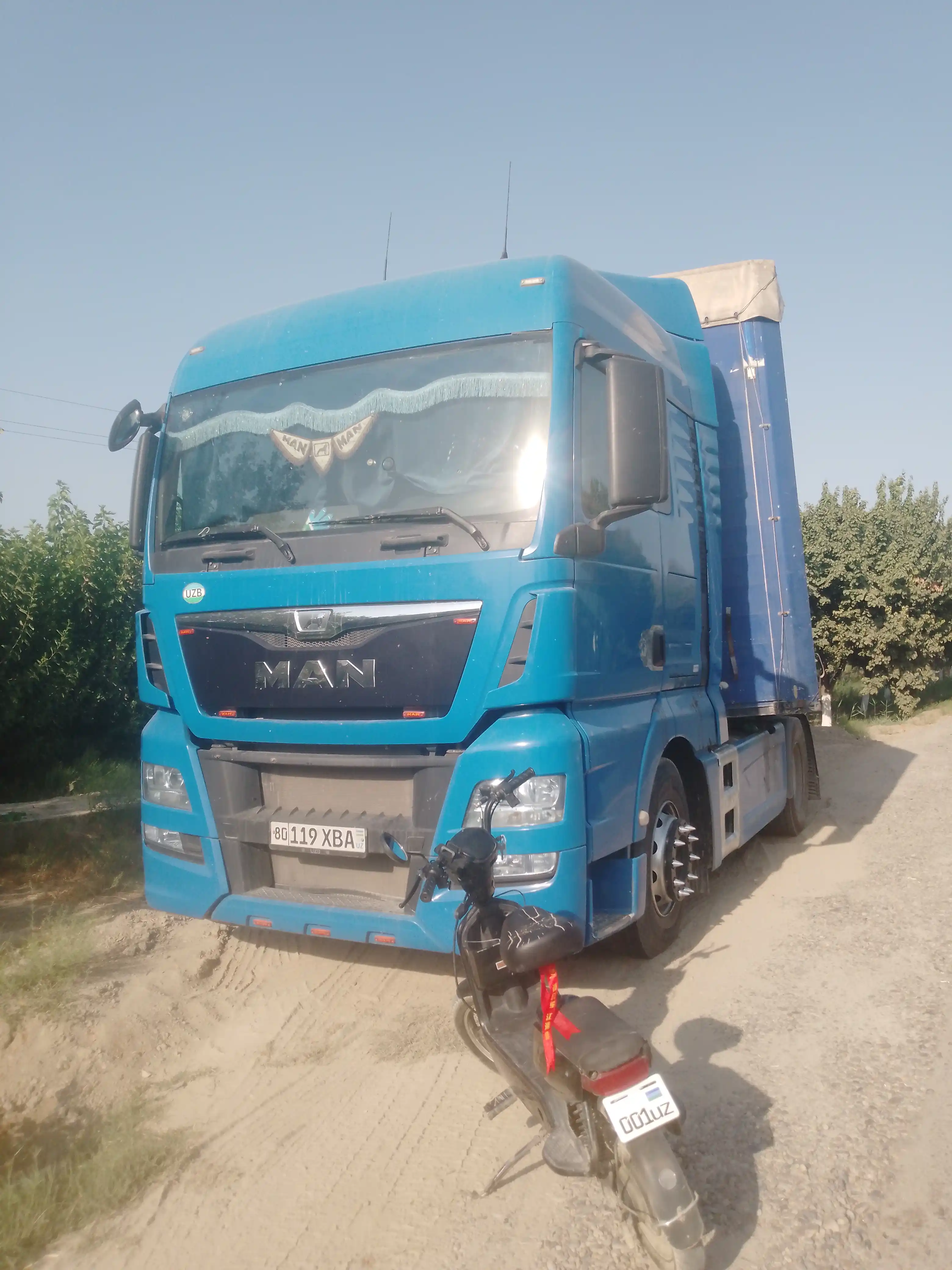 Aksessuar Nomer bo'yi 10 sm eni 15 sm, skuterlar va velosipedlar uchun 1 dona