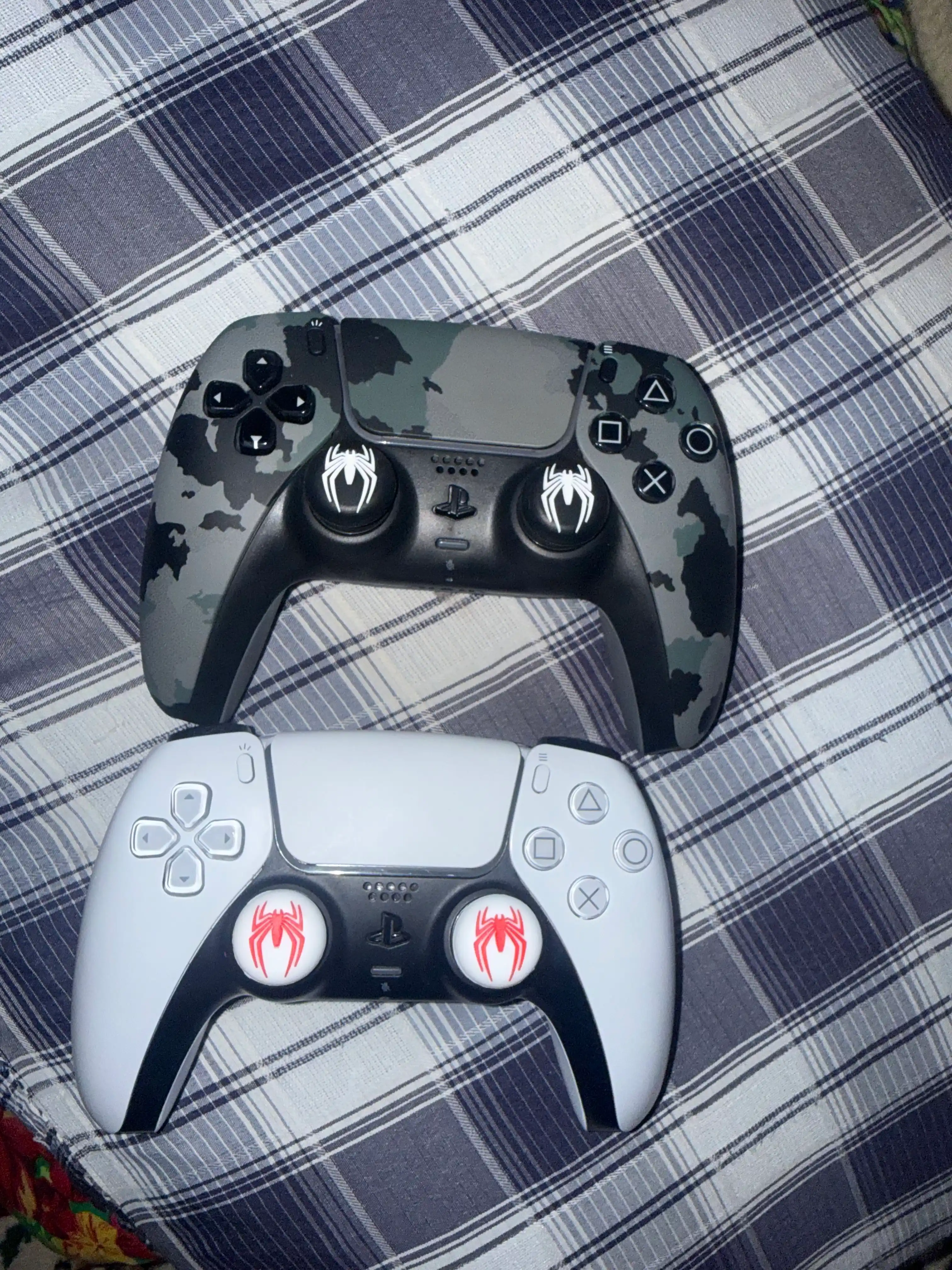 PS4 / PS5/ XBOX Geympad stiklari uchun silikon himoya qopqoqlarI