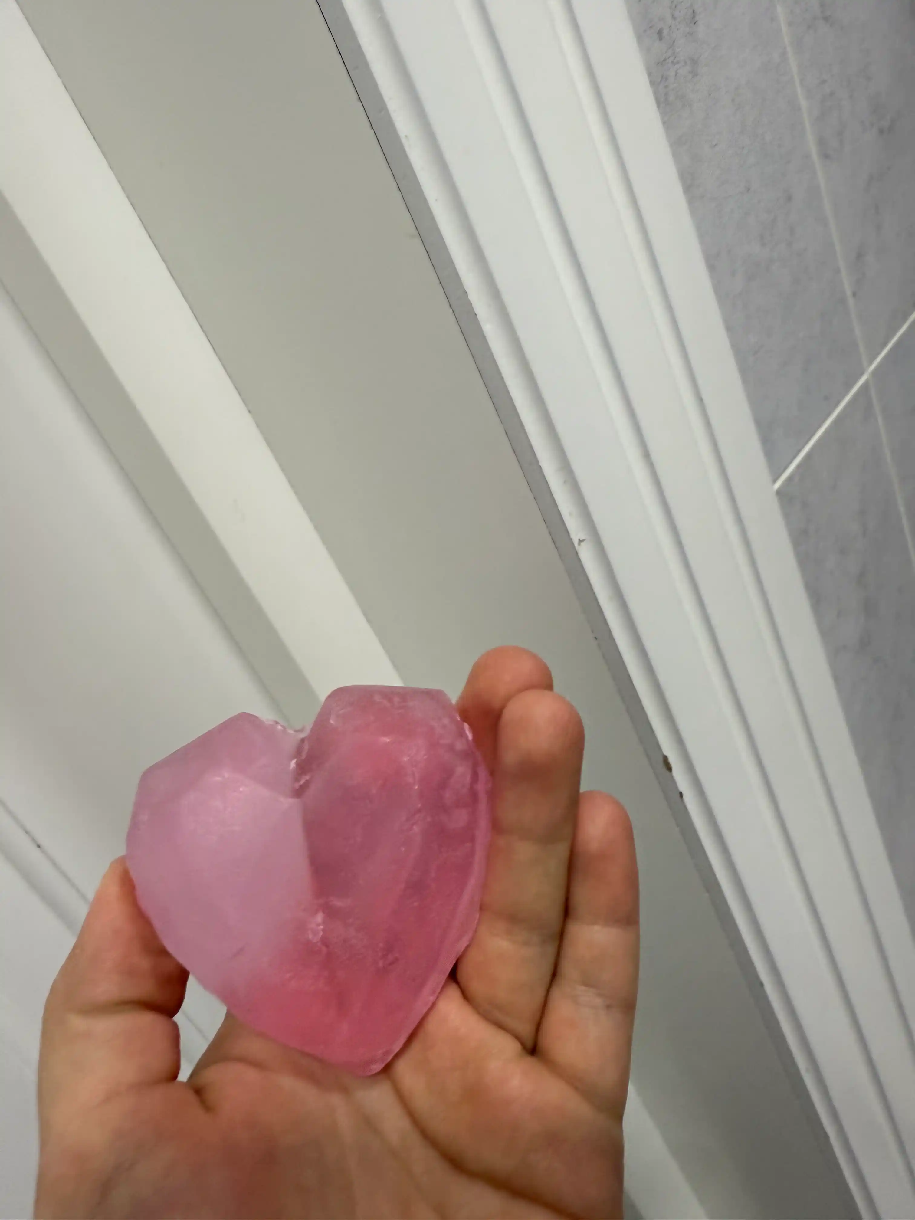Intim sohalar uchun tiklovchi, antiseptik va oqartiruvchi sovun