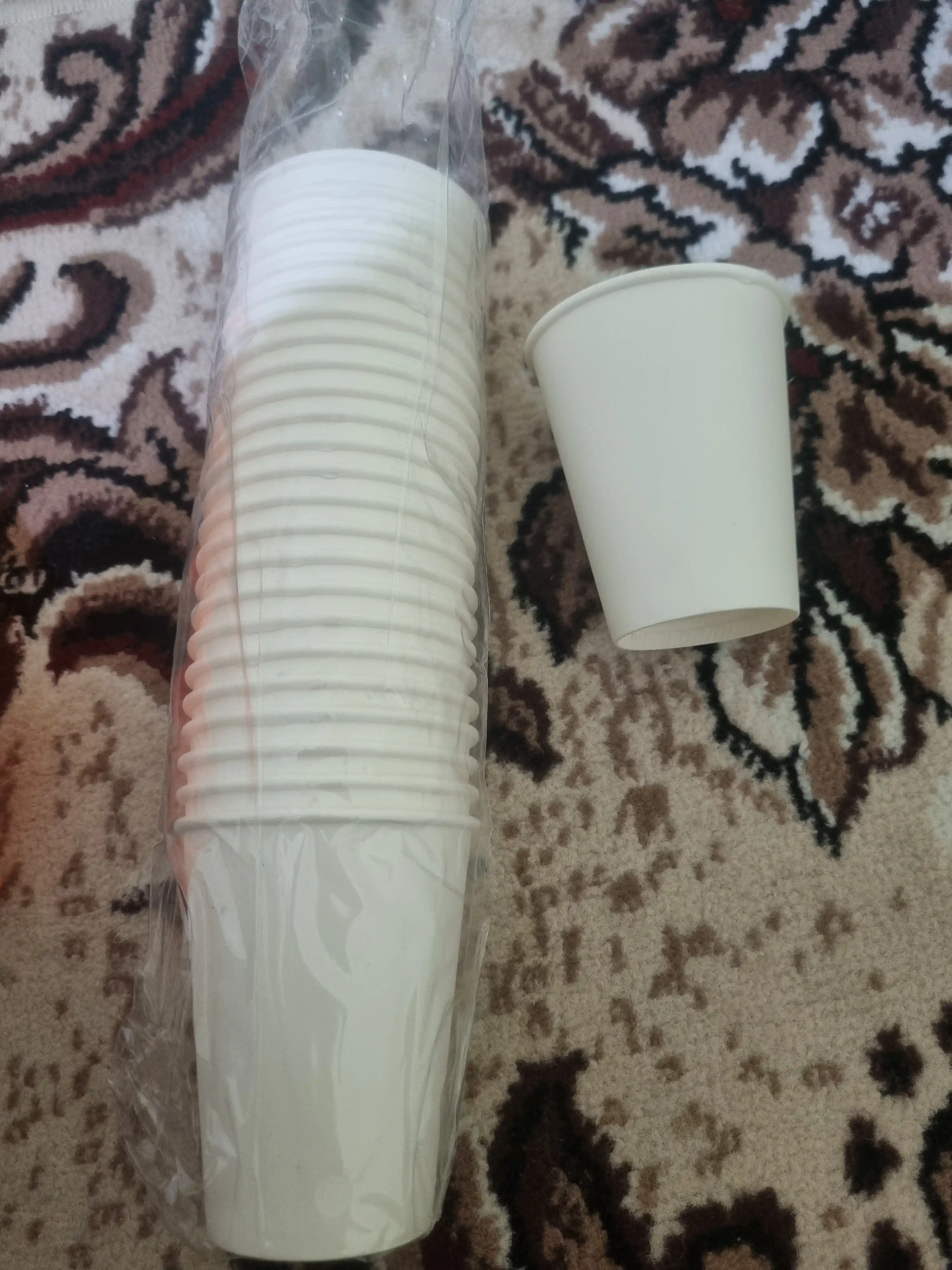 Bir martalik  qogʻoz stakanlar toʻplami qopqoqsiz 200 ml